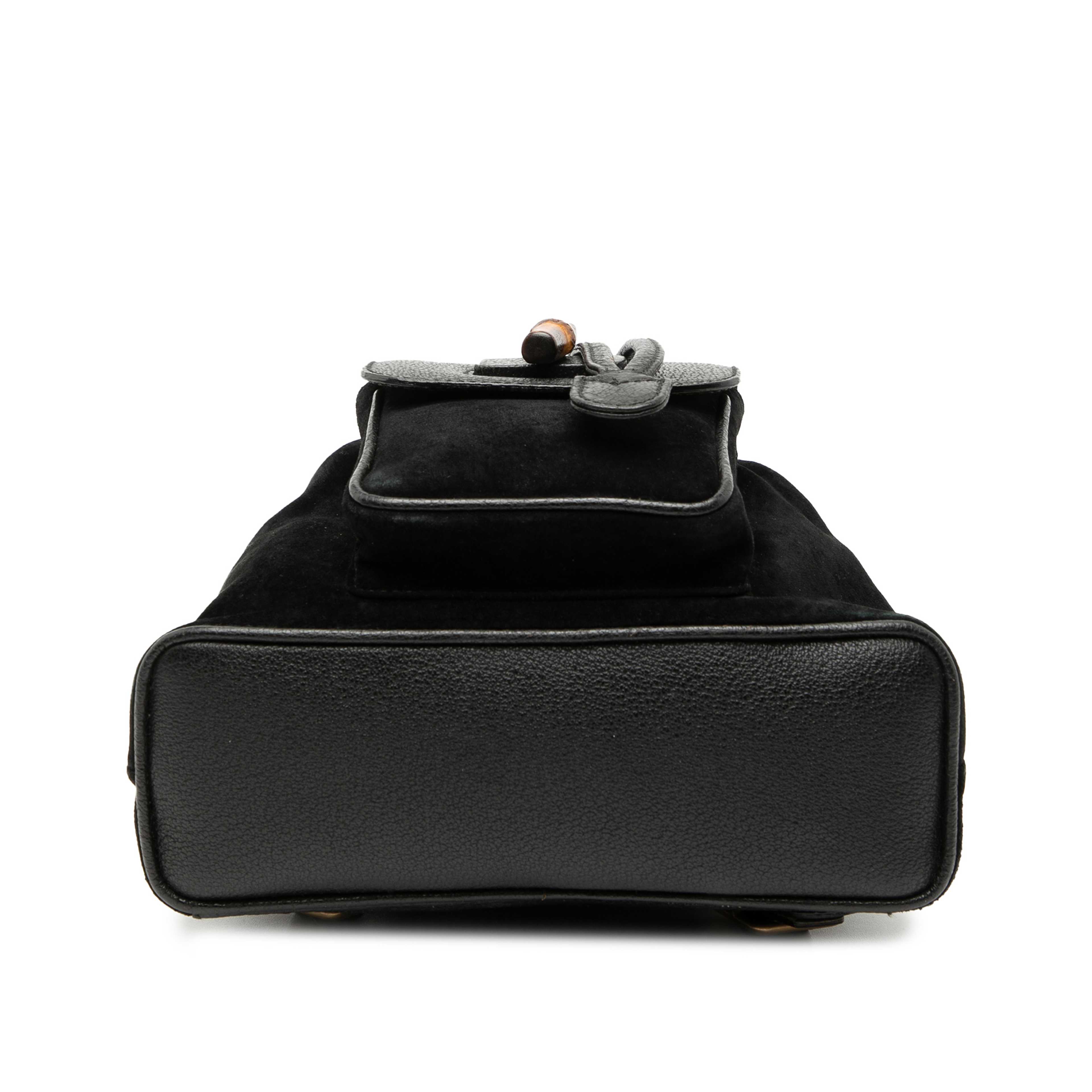 Gucci Suede Bamboo Backpack, från Luxclusif, i färgen black. Klicka för att öppna bilden i stort format