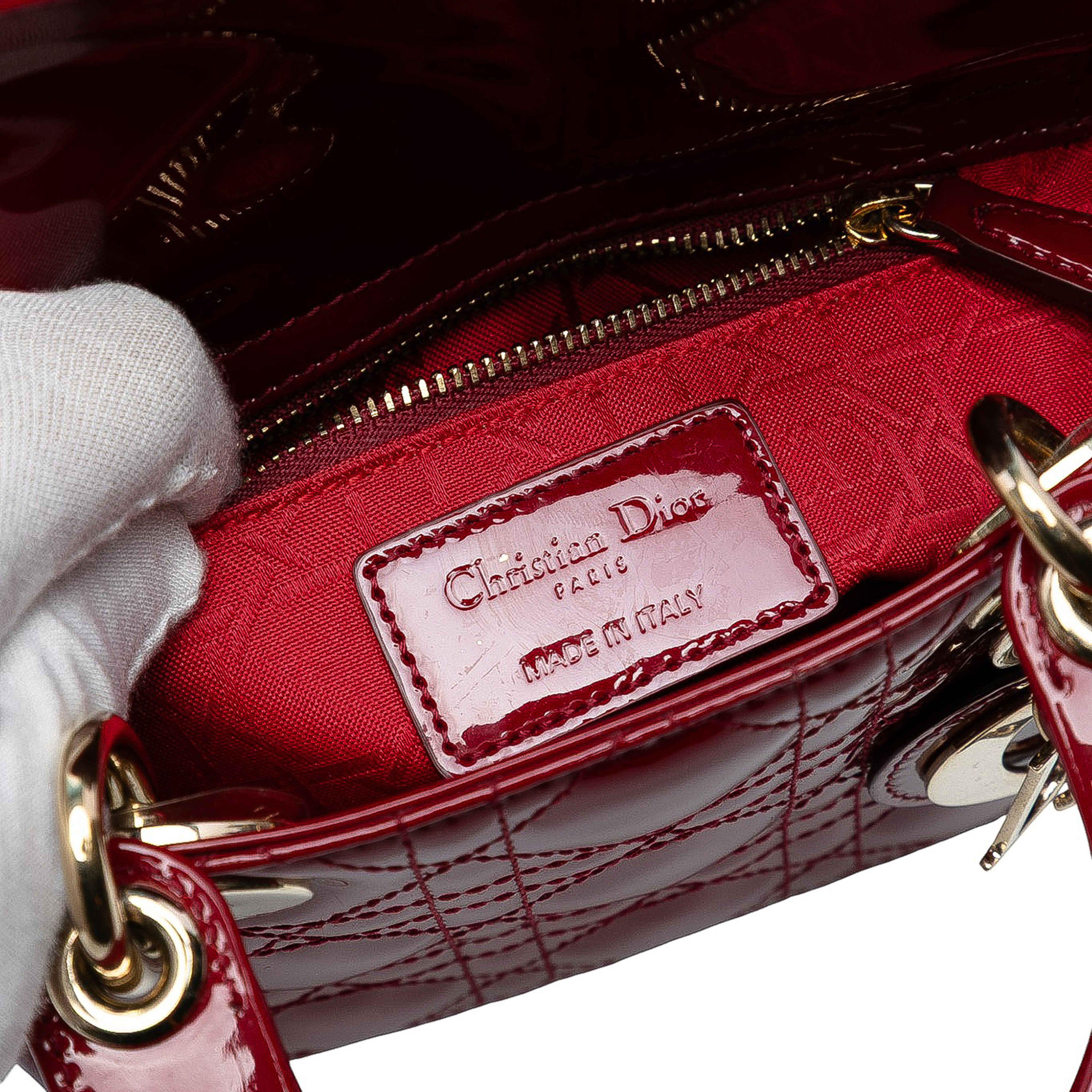 Dior Mini Patent Cannage Lady Dior, från Luxclusif, i färgen dark red. Klicka för att öppna bilden i stort format