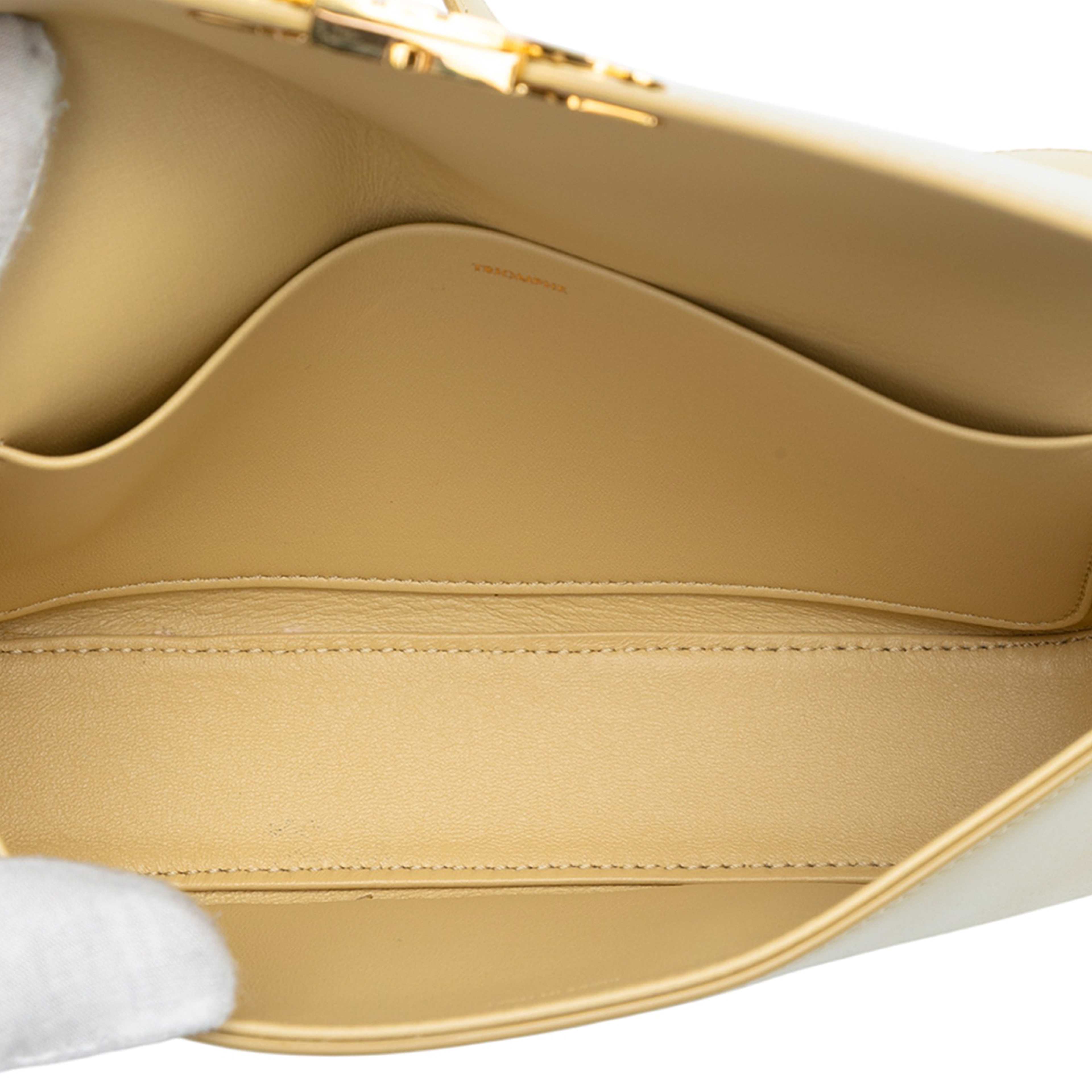 Celine Shiny Calfskin Claude Shoulder Bag, från Luxclusif, i färgen light yellow. Klicka för att öppna bilden i stort format