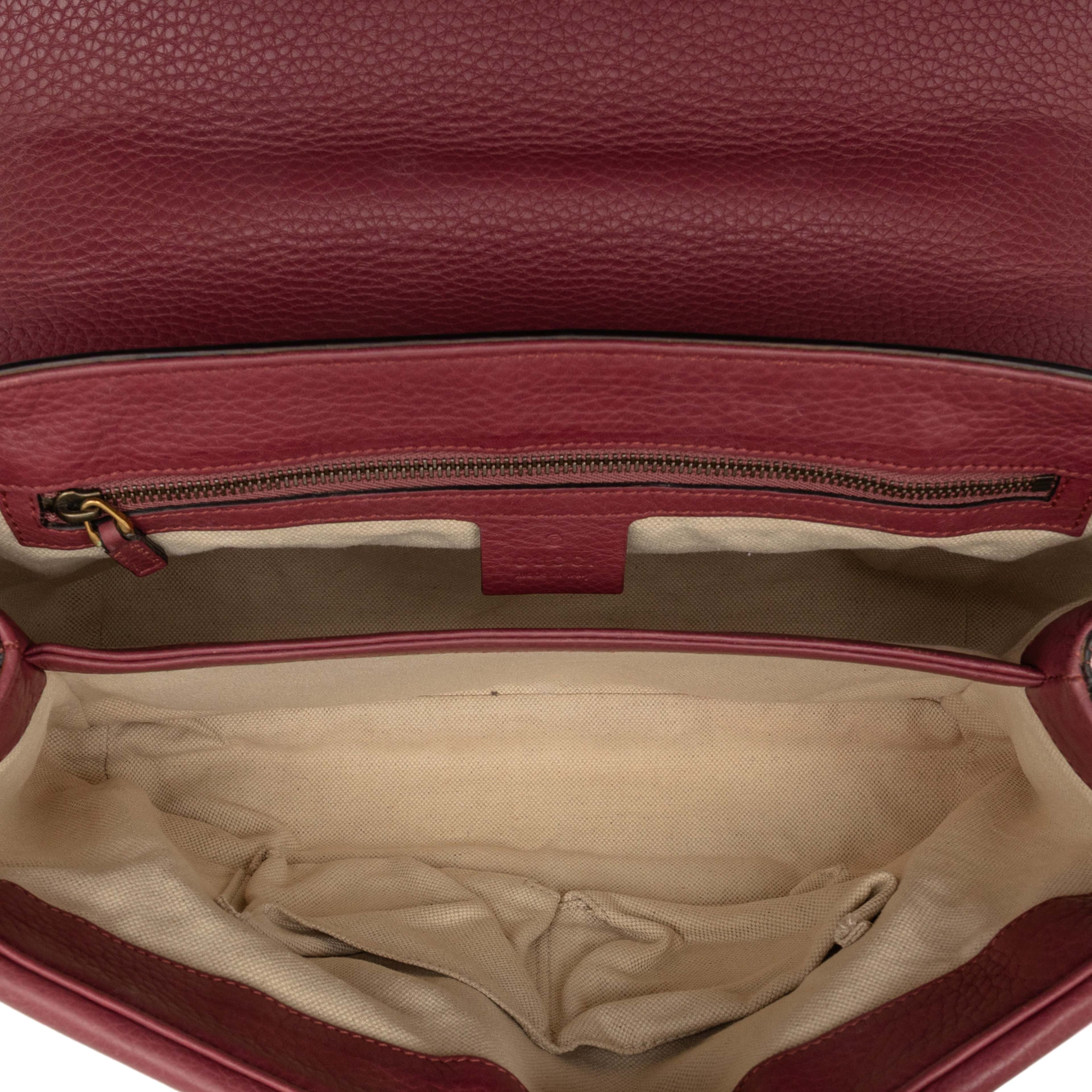 Gucci Small Gg Marmont Leather Shoulder Bag, från Luxclusif, i färgen rose gold. Klicka för att öppna bilden i stort format