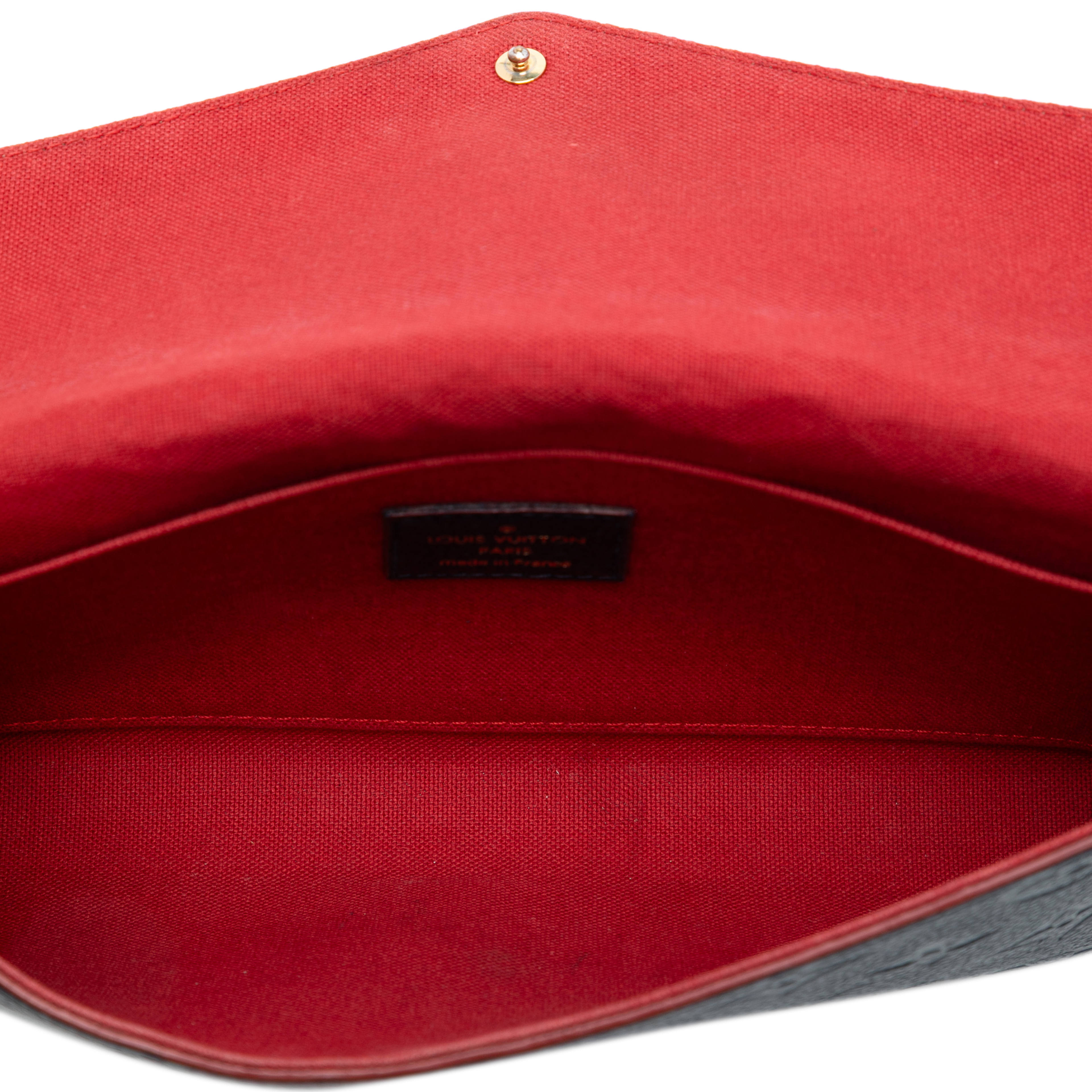 Louis Vuitton Monogram Empreinte Pochette Felicie, från Luxclusif, i färgen navy. Klicka för att öppna bilden i stort format