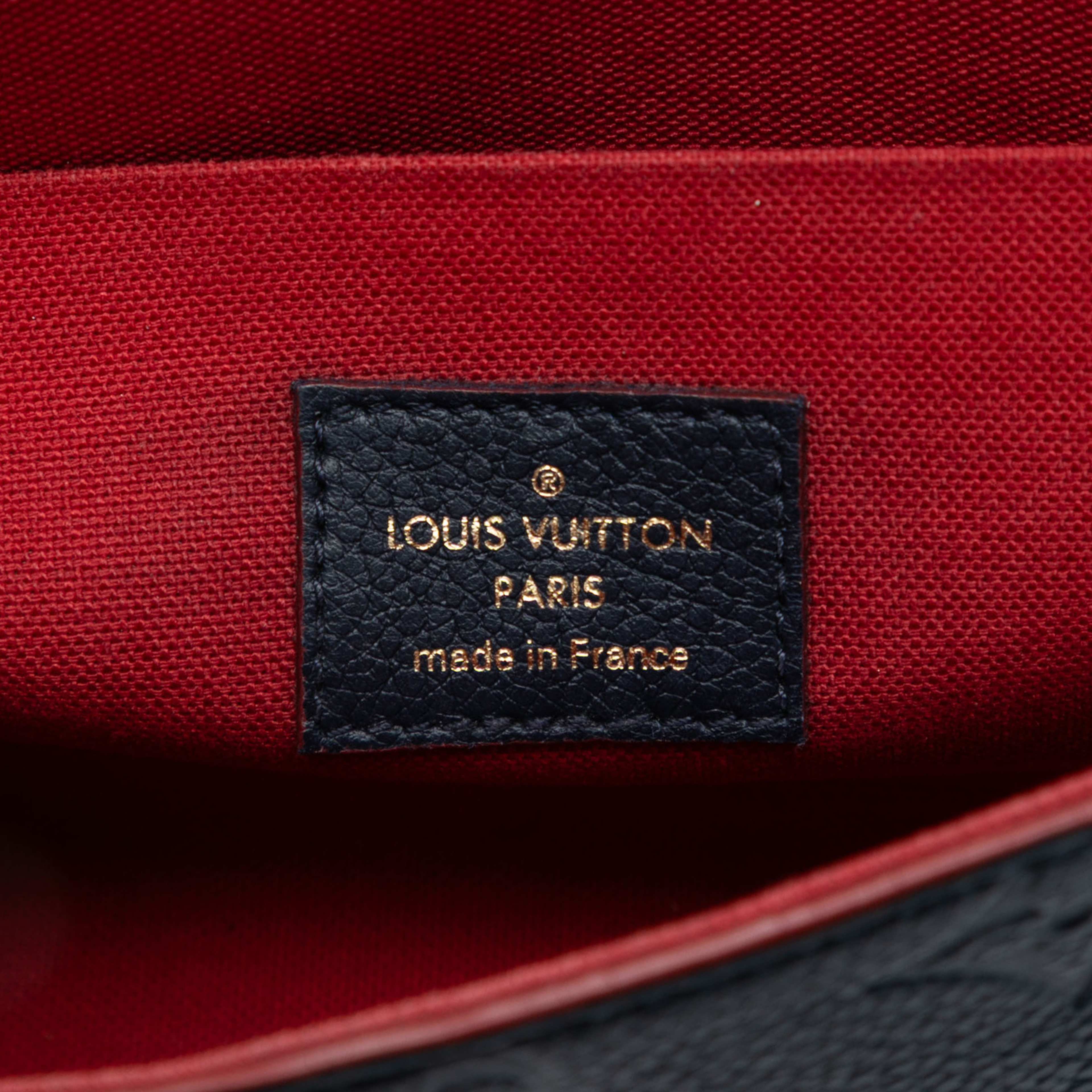 Louis Vuitton Monogram Empreinte Pochette Felicie, från Luxclusif, i färgen navy. Klicka för att öppna bilden i stort format