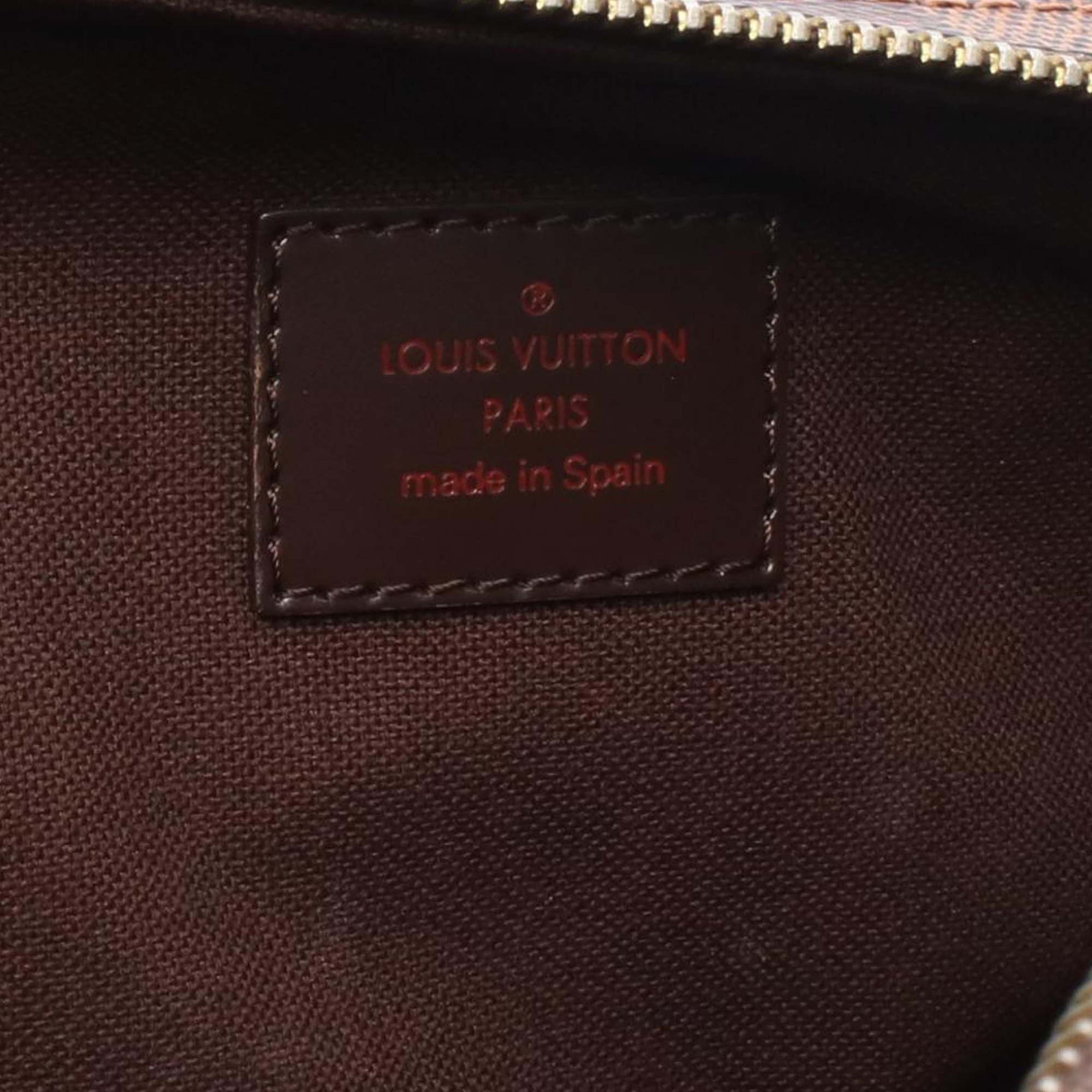 Louis Vuitton Damier Ebene Geronimos, från Luxclusif, i färgen brown.