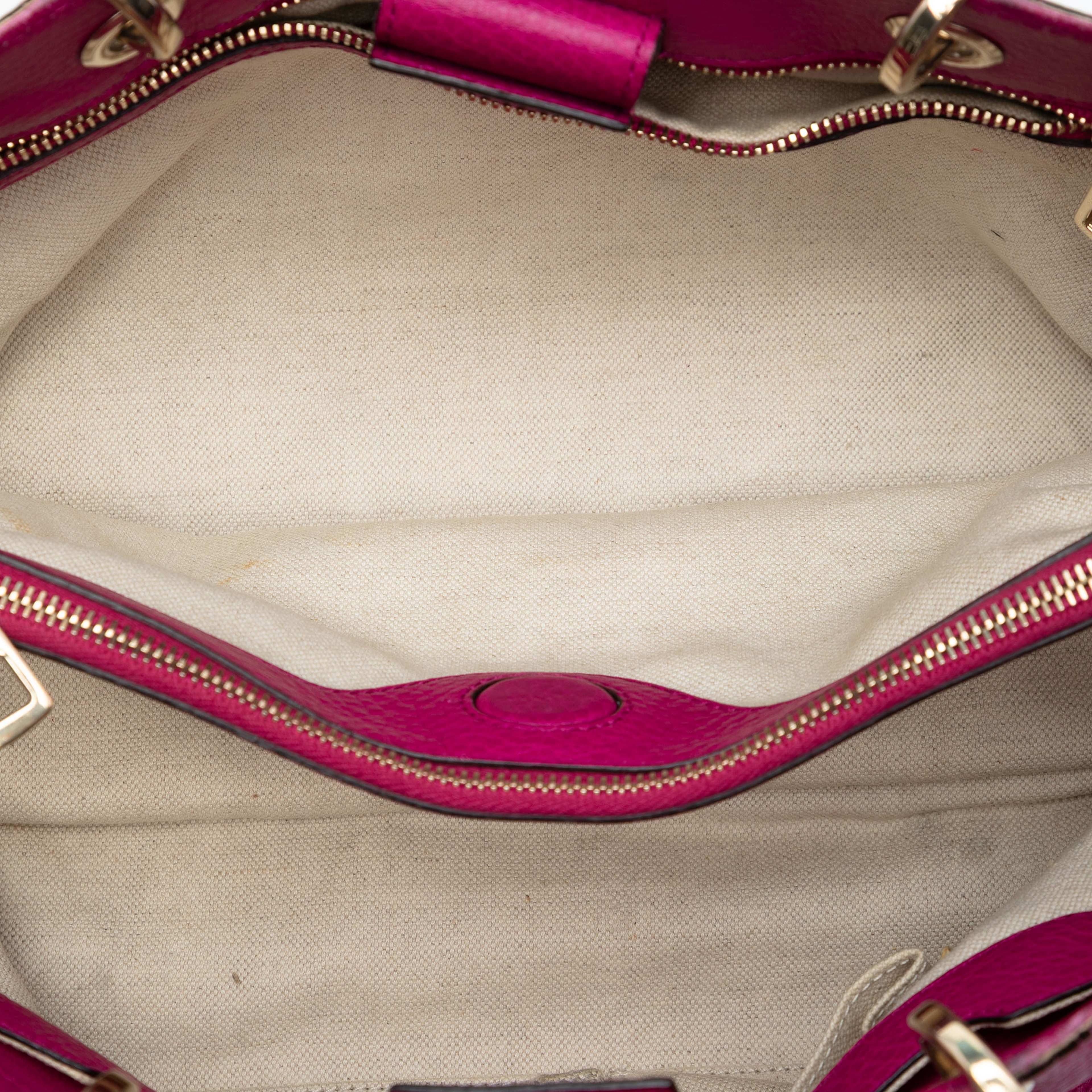 Gucci Medium Calfskin Bamboo Shopper Satchel, från Luxclusif, i färgen hot pink. Klicka för att öppna bilden i stort format