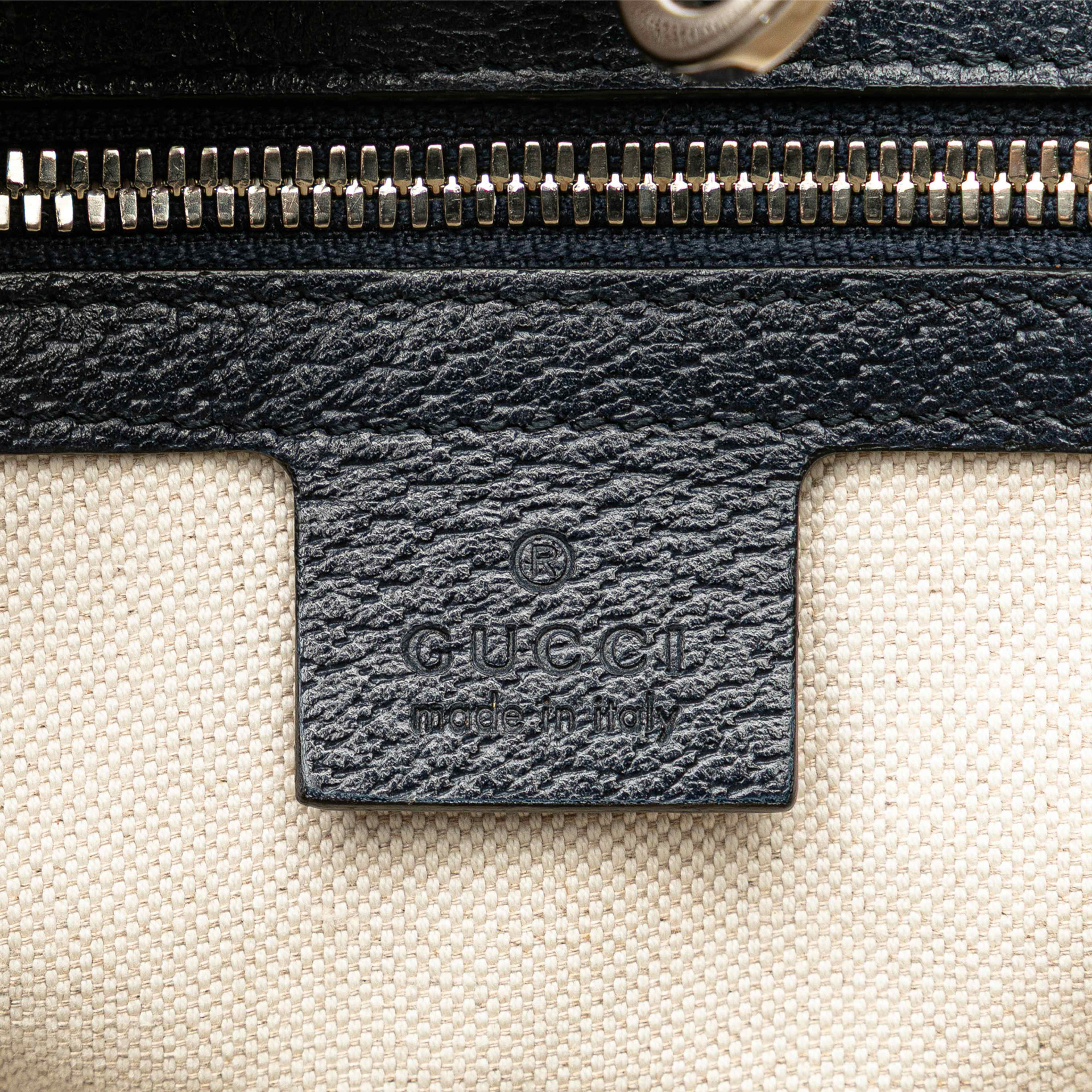 Gucci Small Gg Canvas Interlocking G Tote, från Luxclusif, i färgen blue. Klicka för att öppna bilden i stort format