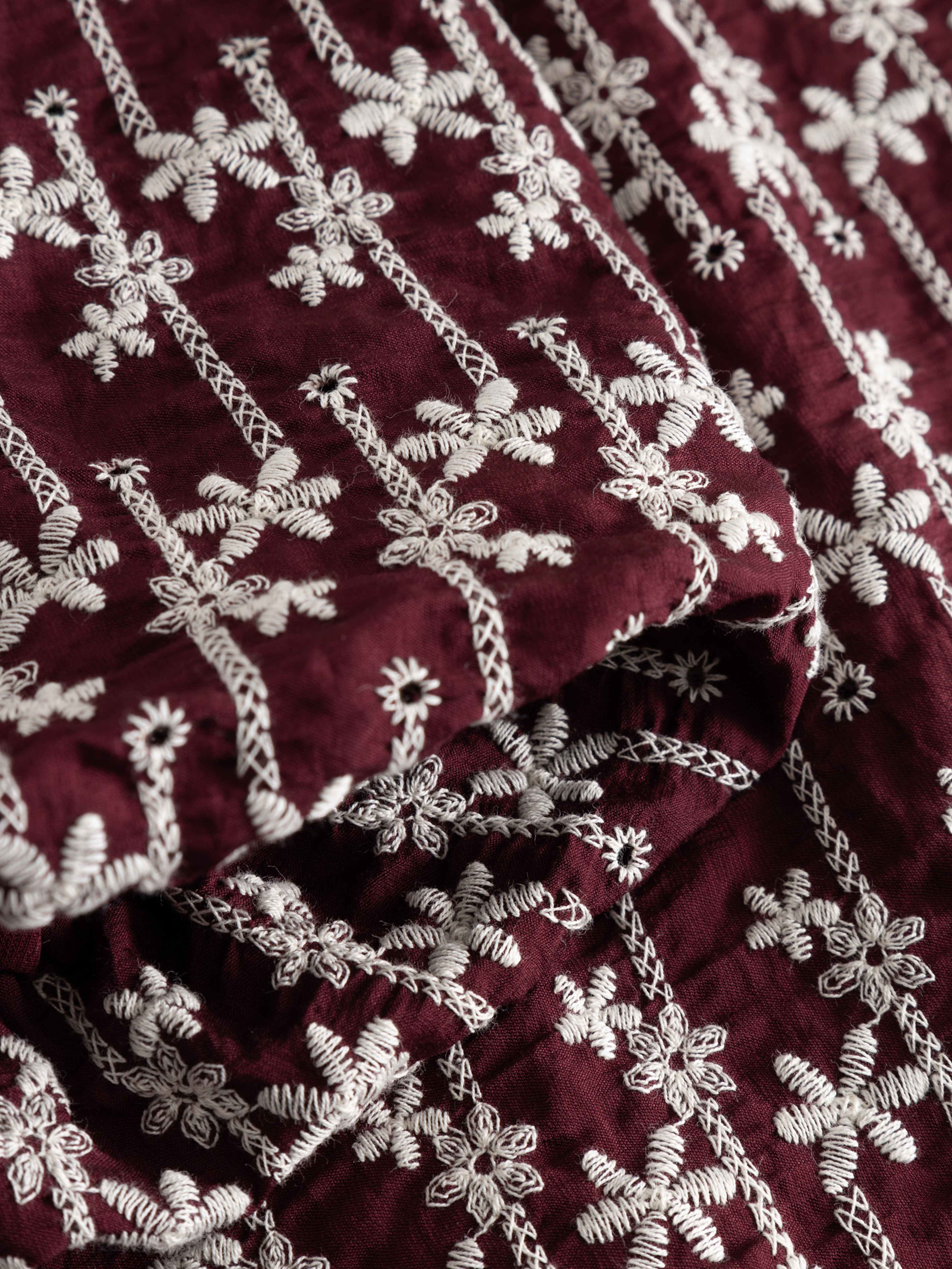 Shelly Blouse - Dusty Mahogany, från Noella, i färgen dusty mahogany. Klicka för att öppna bilden i stort format