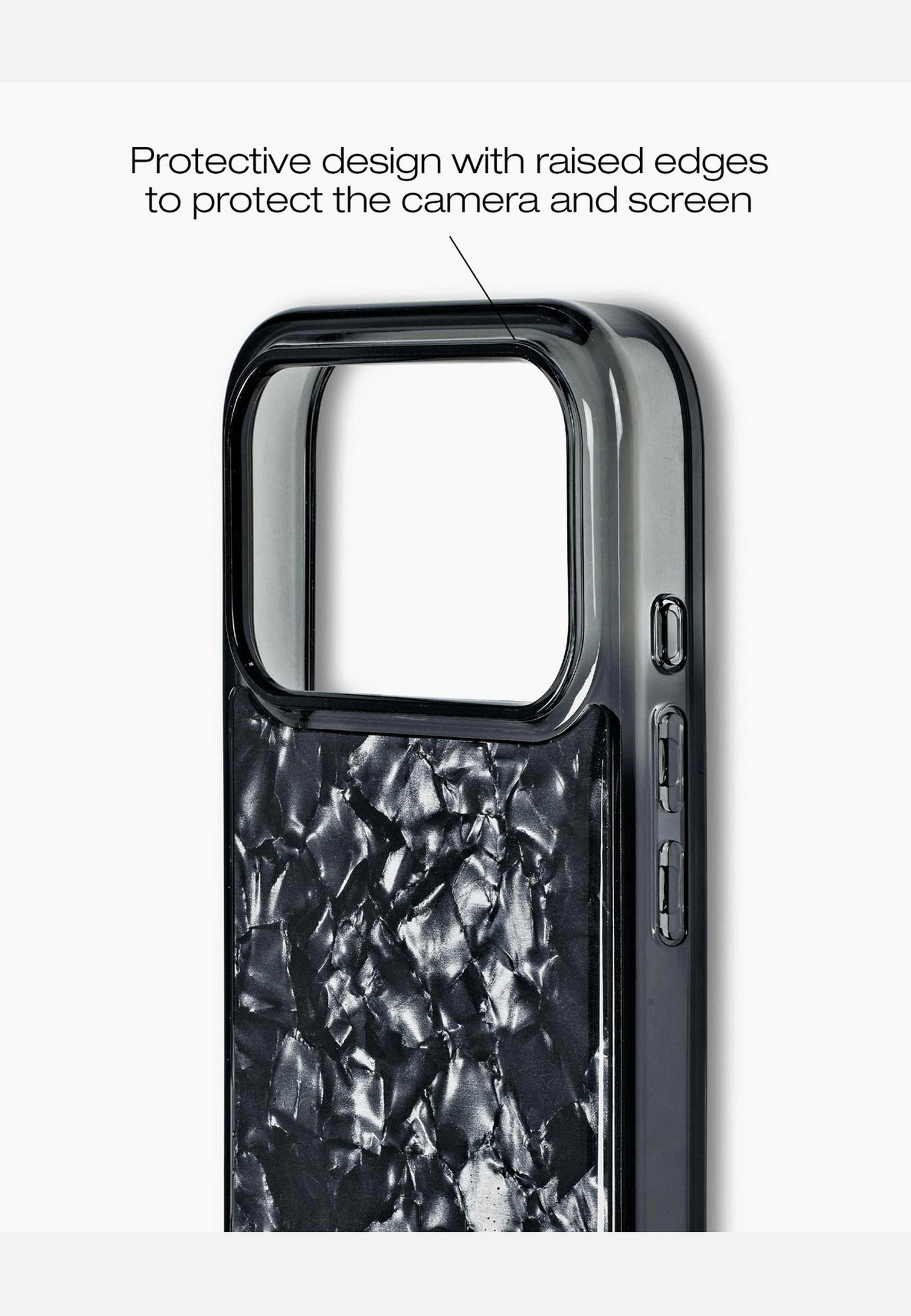 Pearlised Case Iphone Black, från Ideal Of Sweden, i färgen black. Klicka för att öppna bilden i stort format