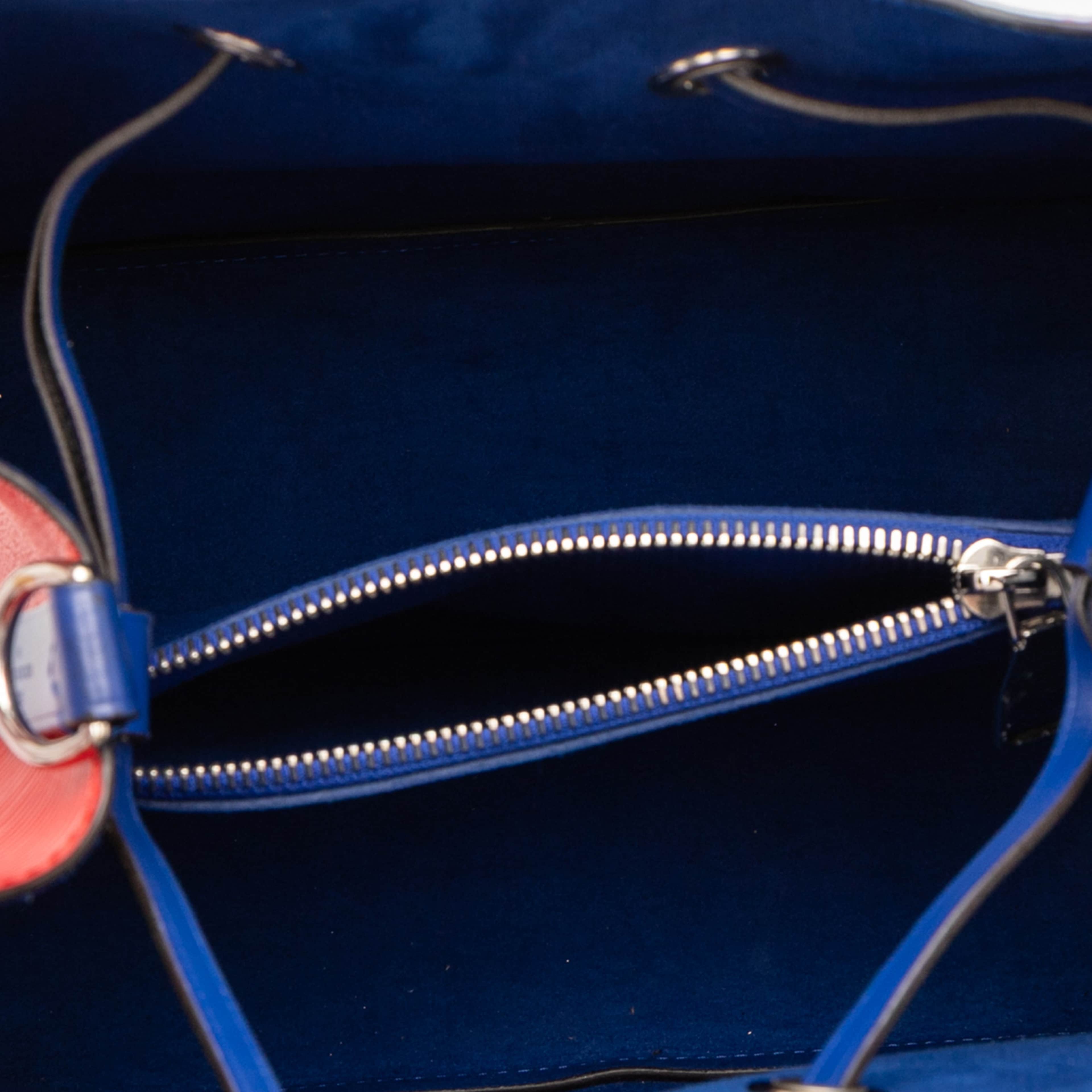 Louis Vuitton Epi Neonoe Mm, från Luxclusif, i färgen red. Klicka för att öppna bilden i stort format