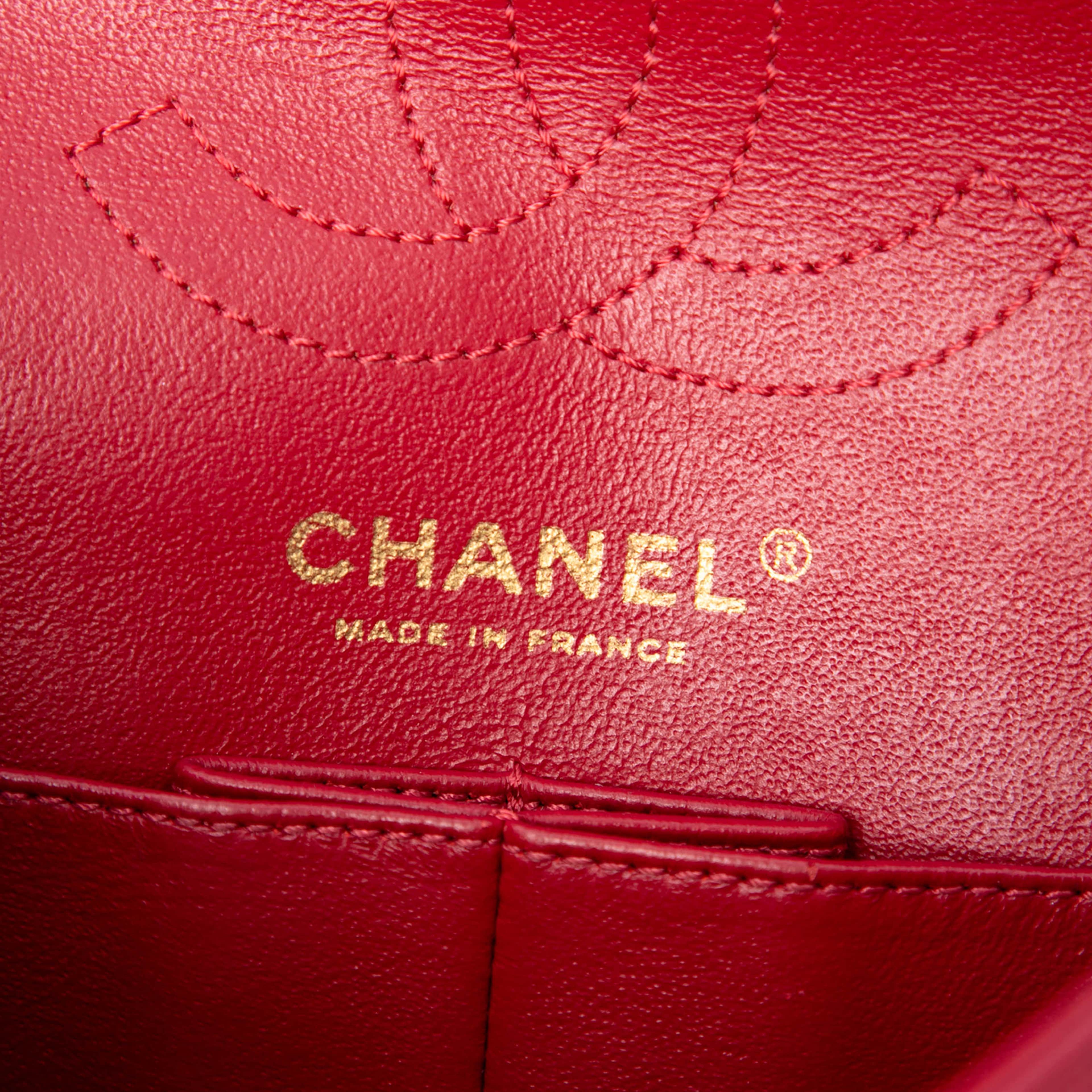 Chanel Quilted Aged Calfskin Reissue 2.55 Single Flap 224, från Luxclusif, i färgen red. Klicka för att öppna bilden i stort format
