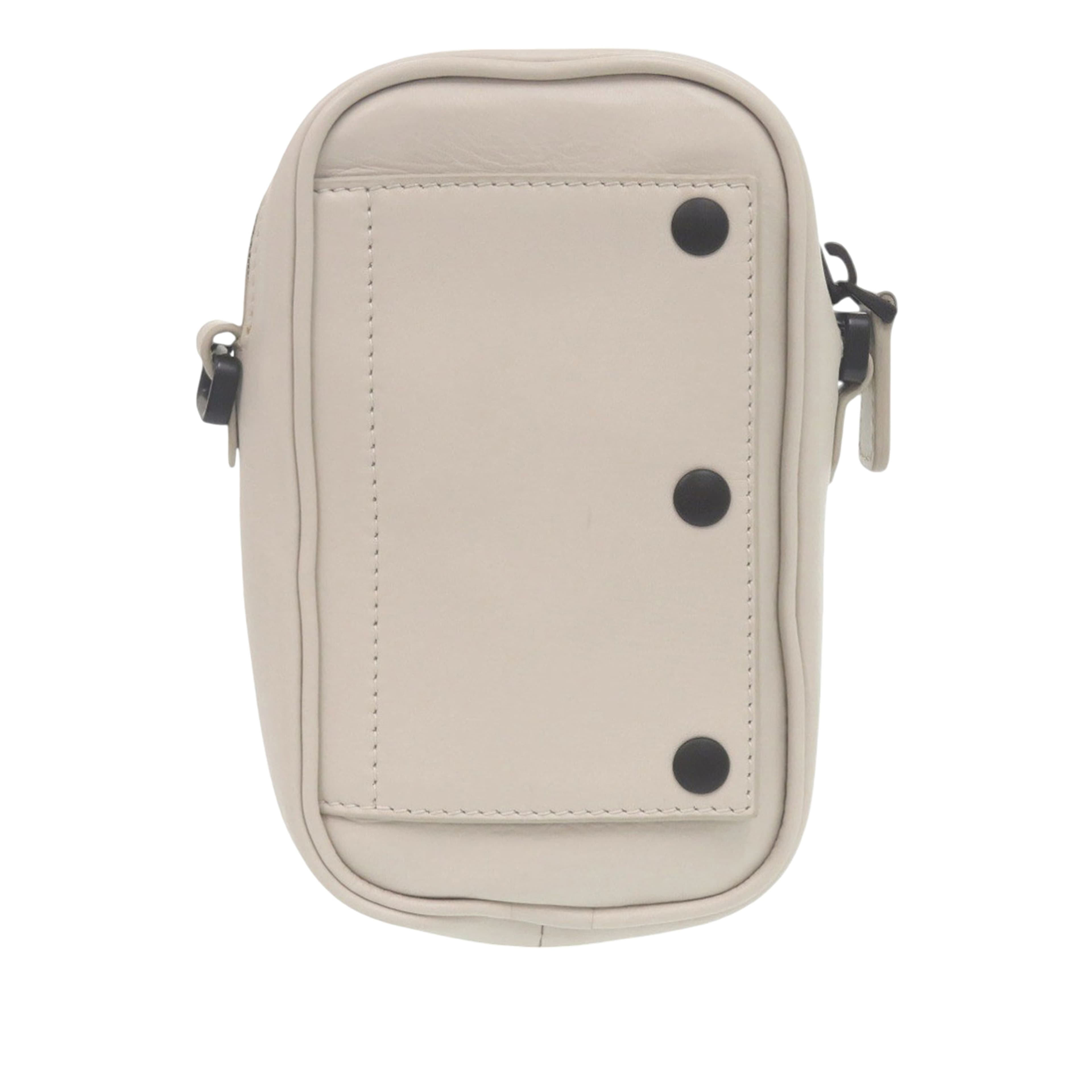 Bottega Veneta Perforated Calfskin Leggero Crossbody, från Luxclusif, i färgen vit. Klicka för att öppna bilden i stort format