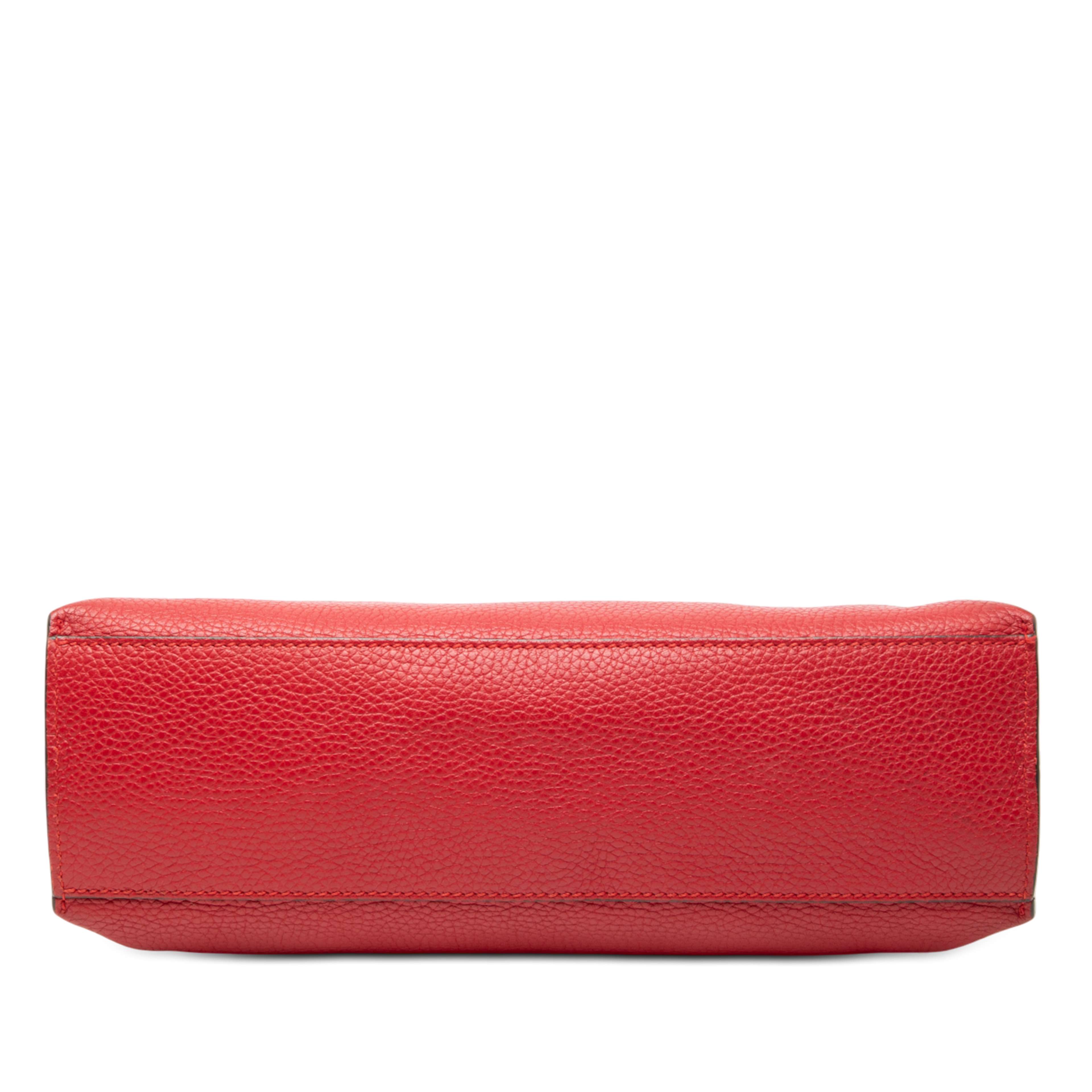 Gucci Small Calfskin Bamboo Daily Satchel, från Luxclusif, i färgen röd. Klicka för att öppna bilden i stort format