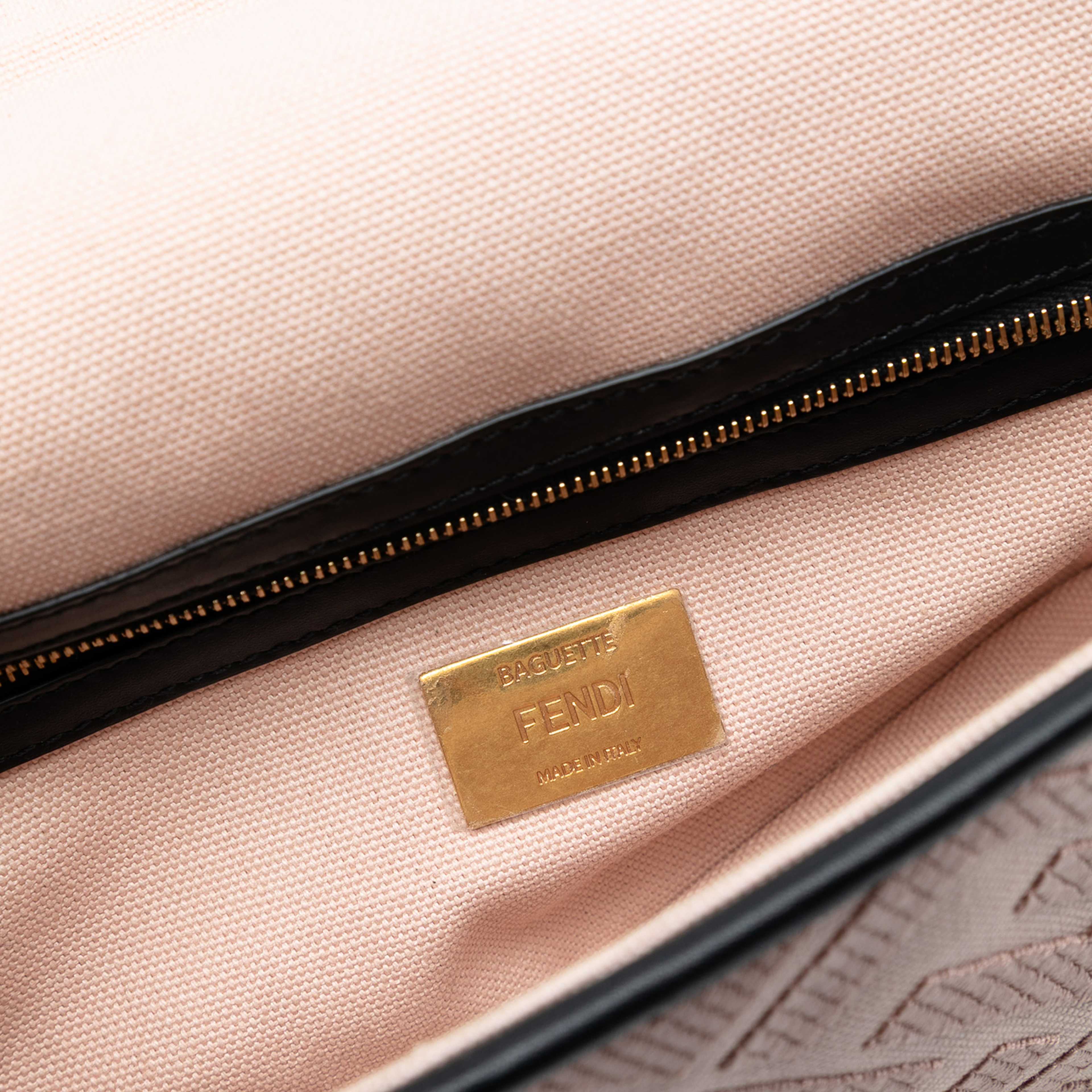 Fendi Zucca Embroidered Canvas Baguette Satchel, från Luxclusif, i färgen light pink. Klicka för att öppna bilden i stort format