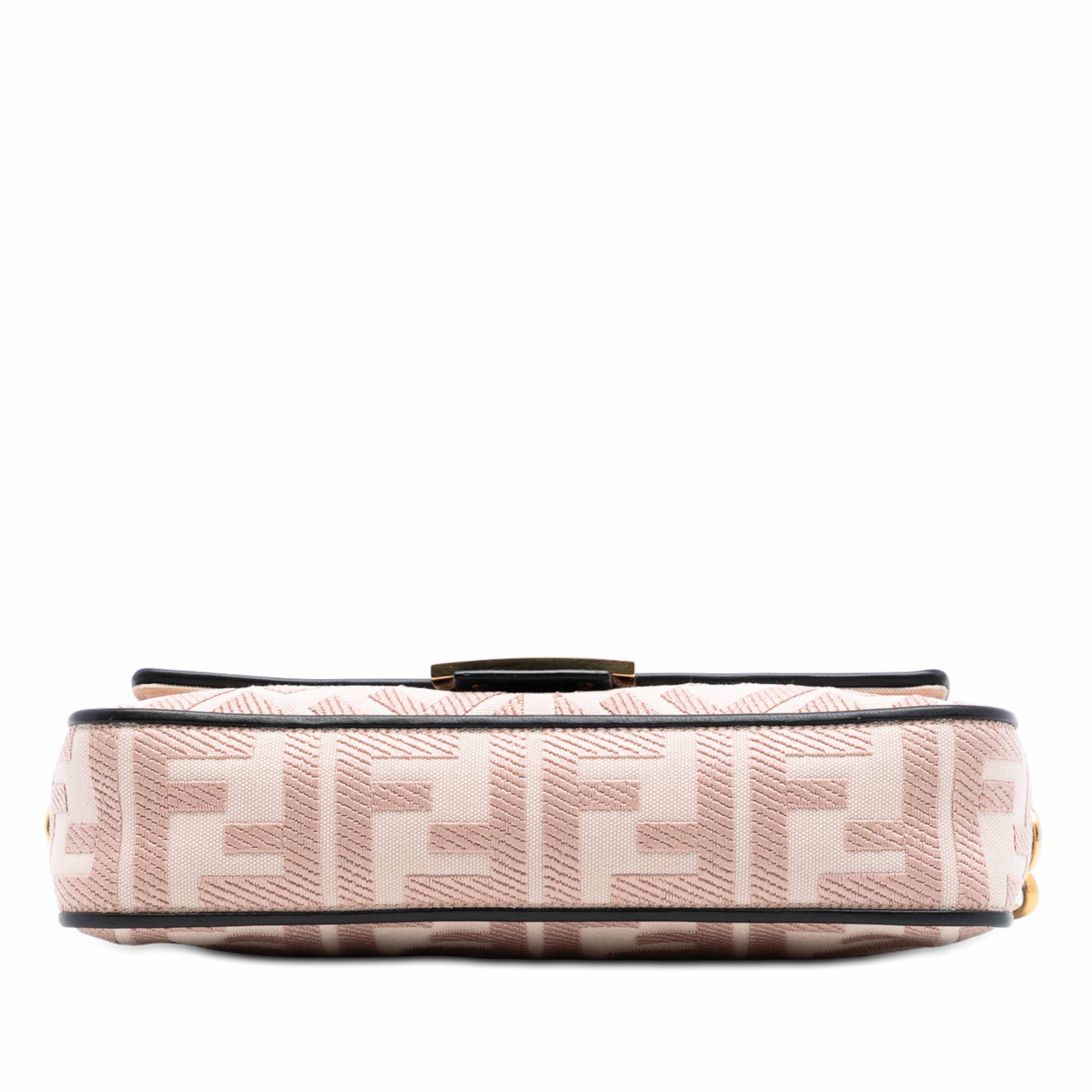 Fendi Zucca Embroidered Canvas Baguette Satchel, från Luxclusif, i färgen light pink. Klicka för att öppna bilden i stort format