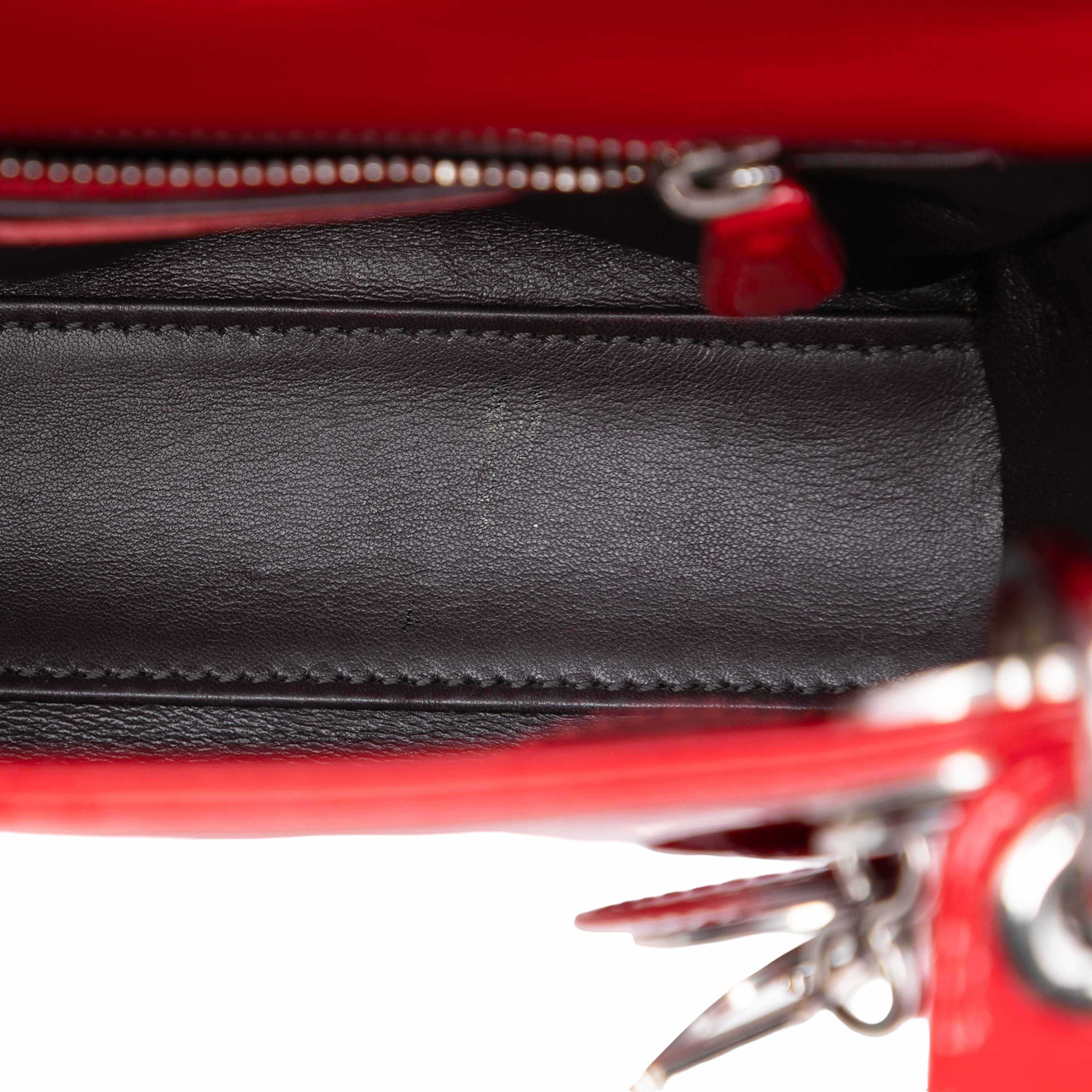 Dior Mini Patent Lady Dior, från Luxclusif, i färgen red. Klicka för att öppna bilden i stort format