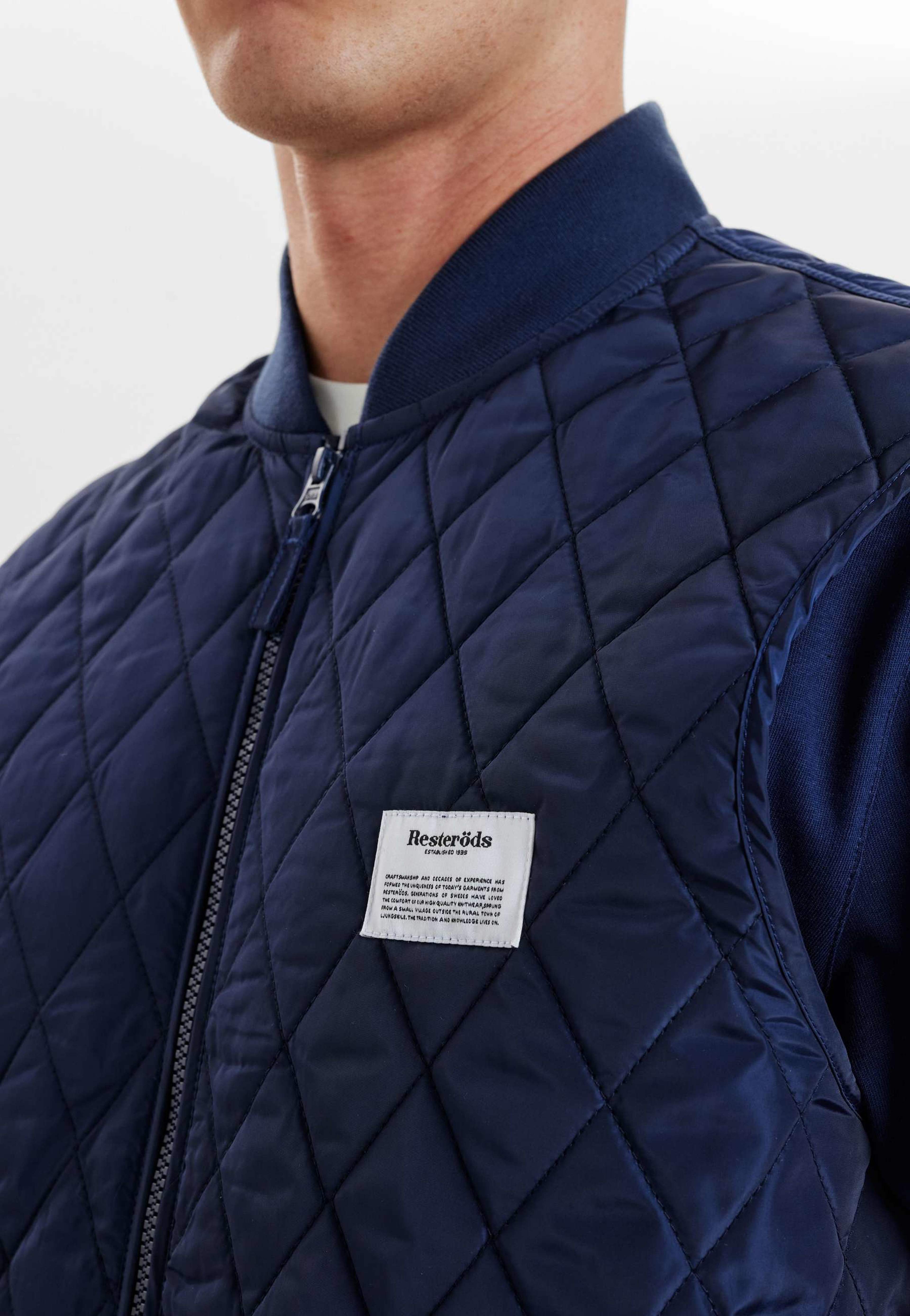 Quiltad Väst | Återvunnen Polyester | Grön