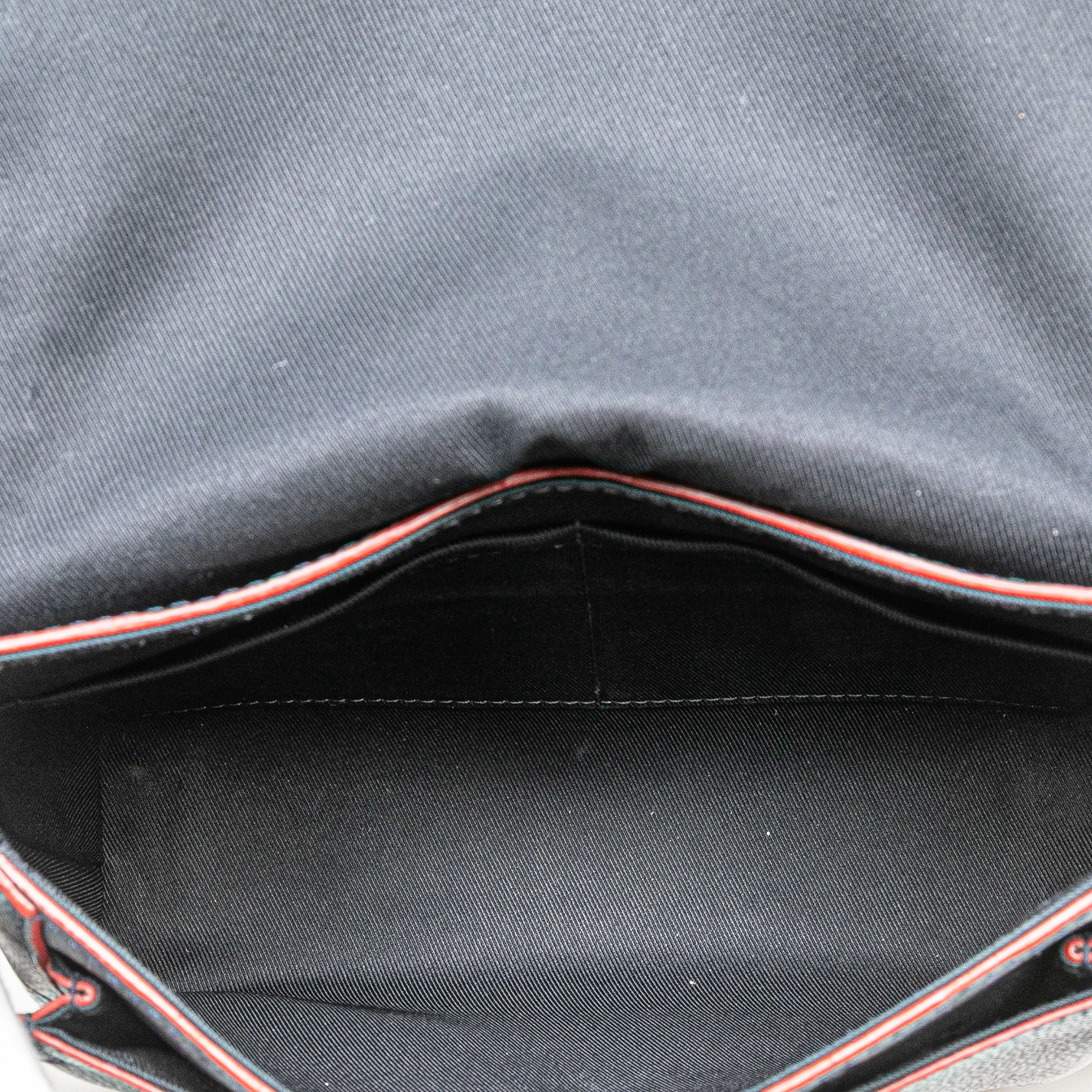 Louis Vuitton Monogram Empreinte Blanche Bb, från Luxclusif, i färgen navy. Klicka för att öppna bilden i stort format