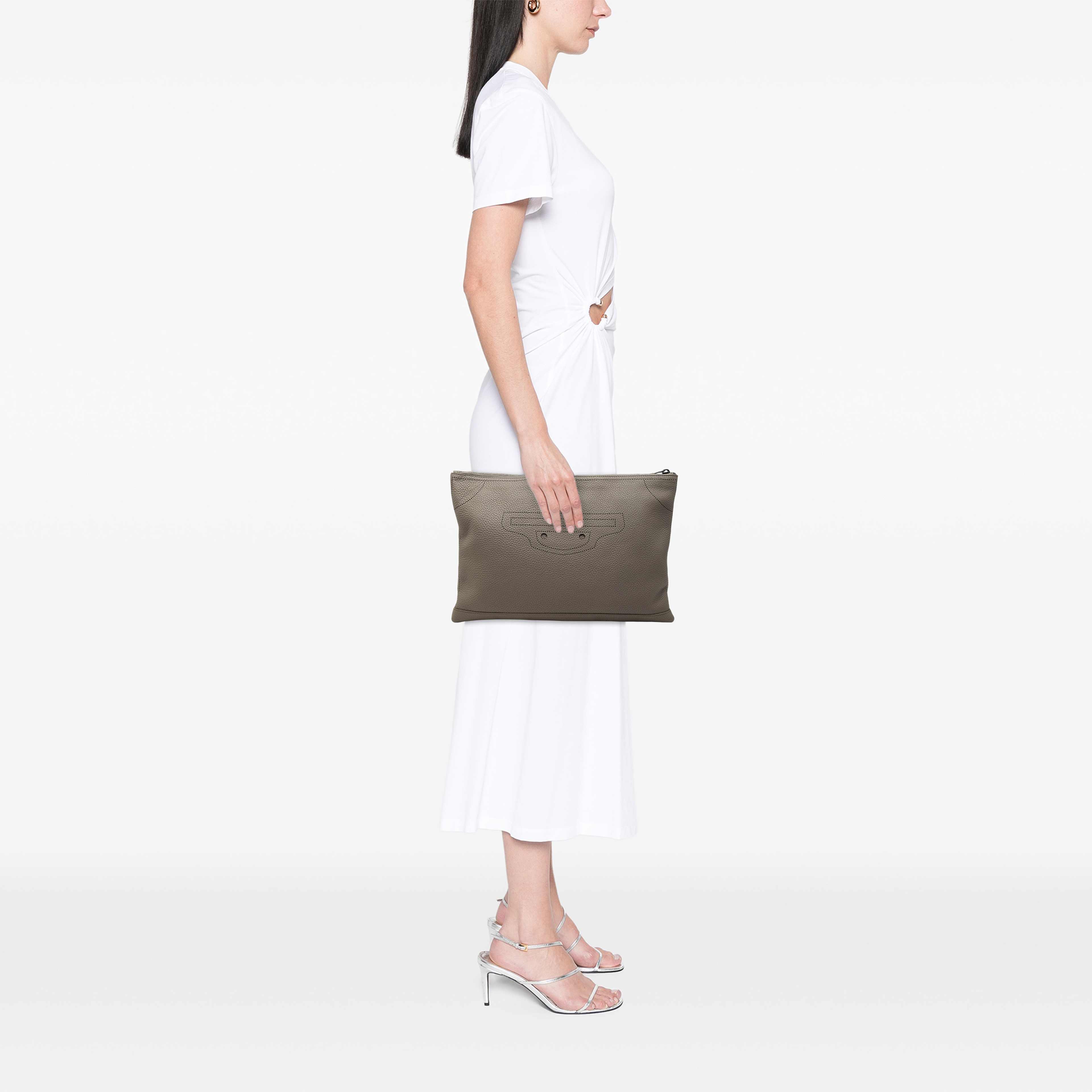 Balenciaga Calfskin Motocross Blackout Clutch, från Luxclusif, i färgen brun. Klicka för att öppna bilden i stort format