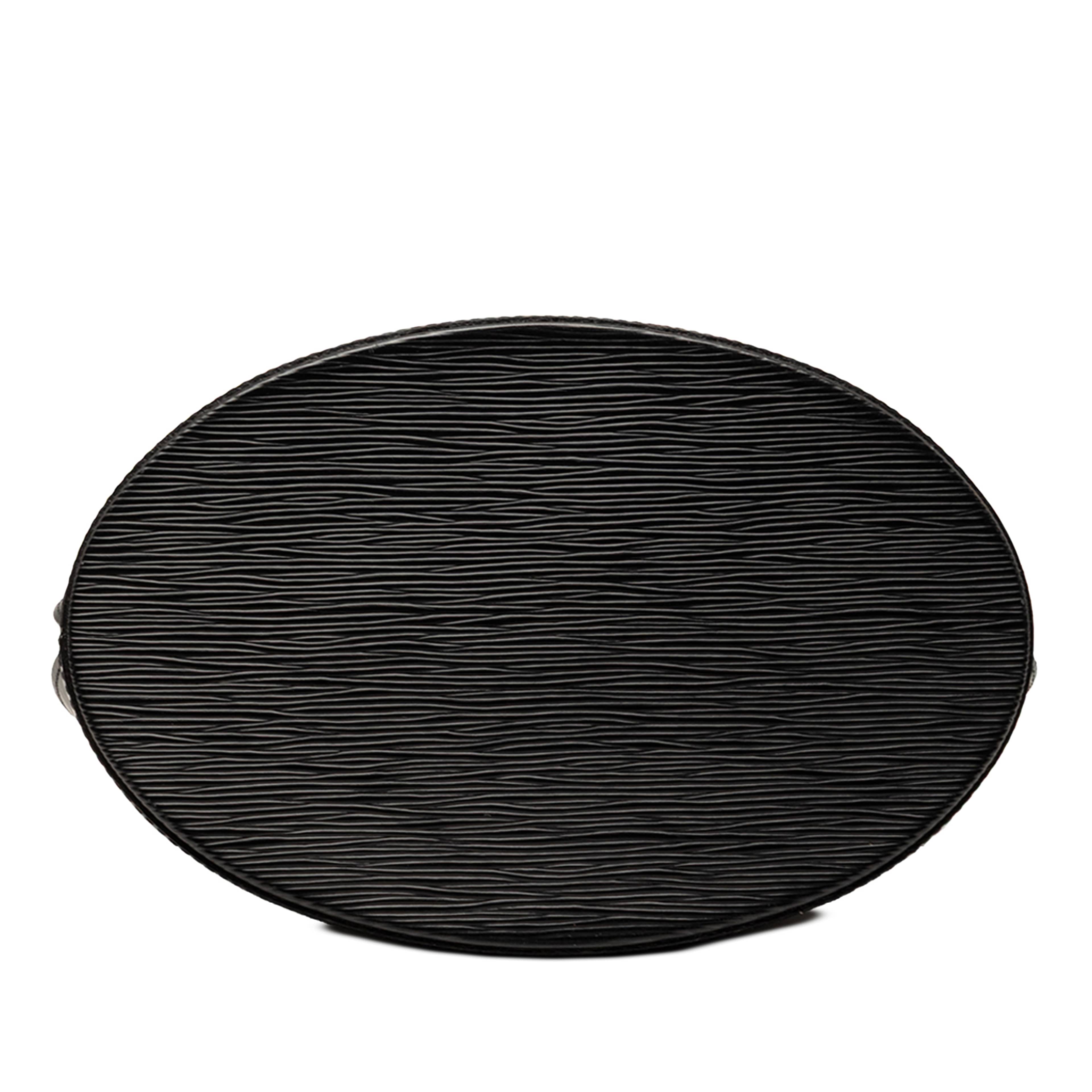 Louis Vuitton Epi Cluny, från Luxclusif, i färgen black. Klicka för att öppna bilden i stort format
