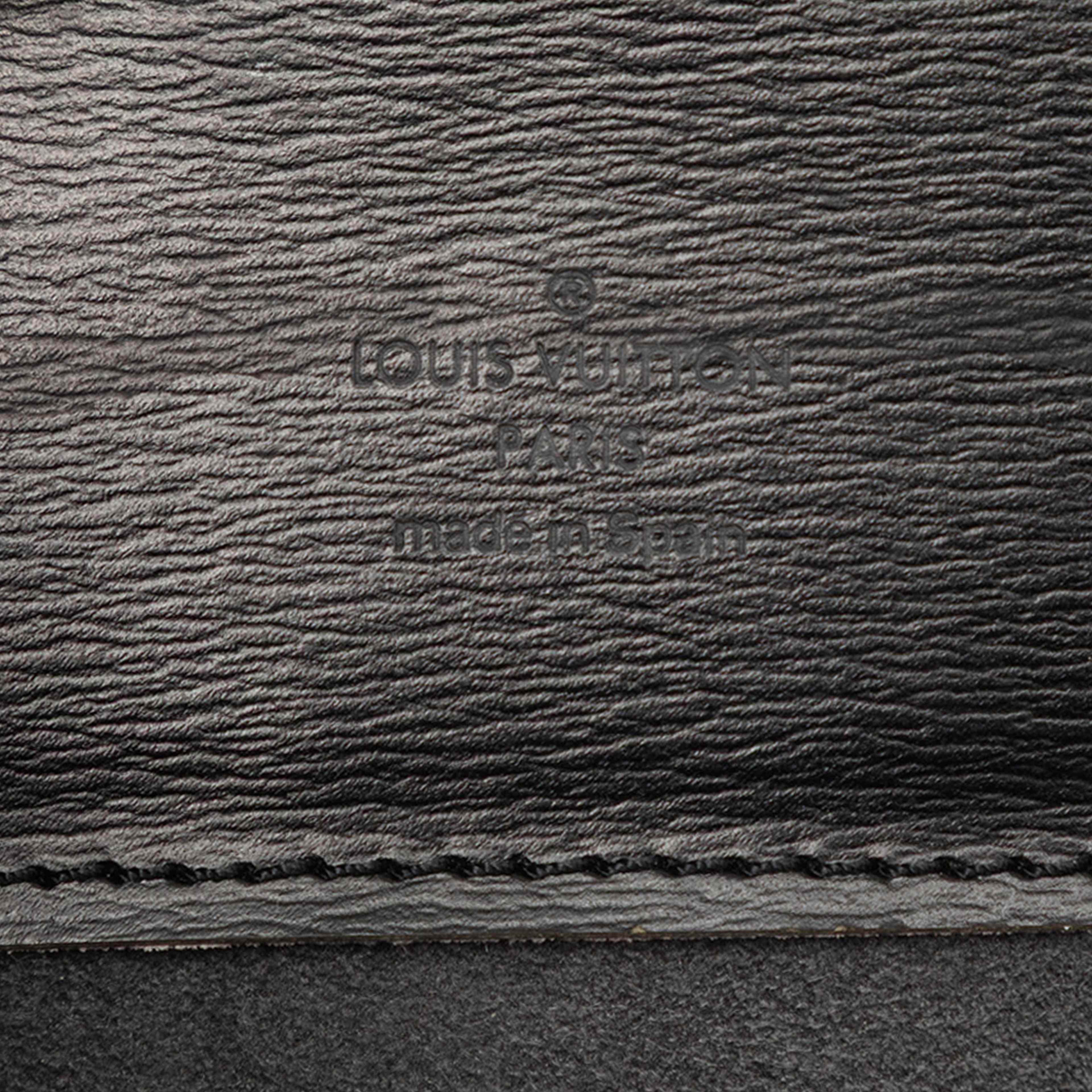 Louis Vuitton Epi Cluny, från Luxclusif, i färgen black. Klicka för att öppna bilden i stort format