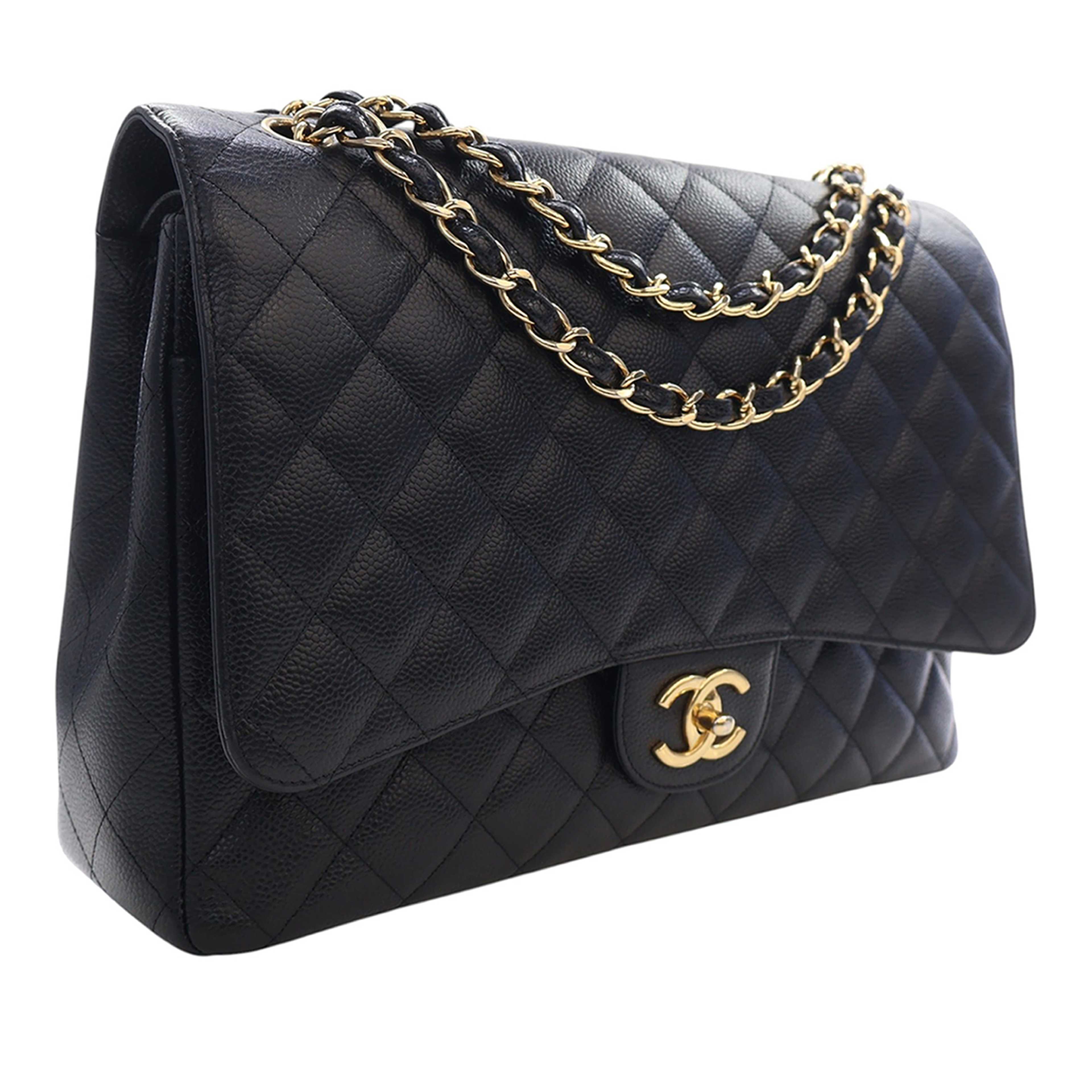 Chanel Maxi Classic Caviar Double Flap, från Luxclusif, i färgen black. Klicka för att öppna bilden i stort format