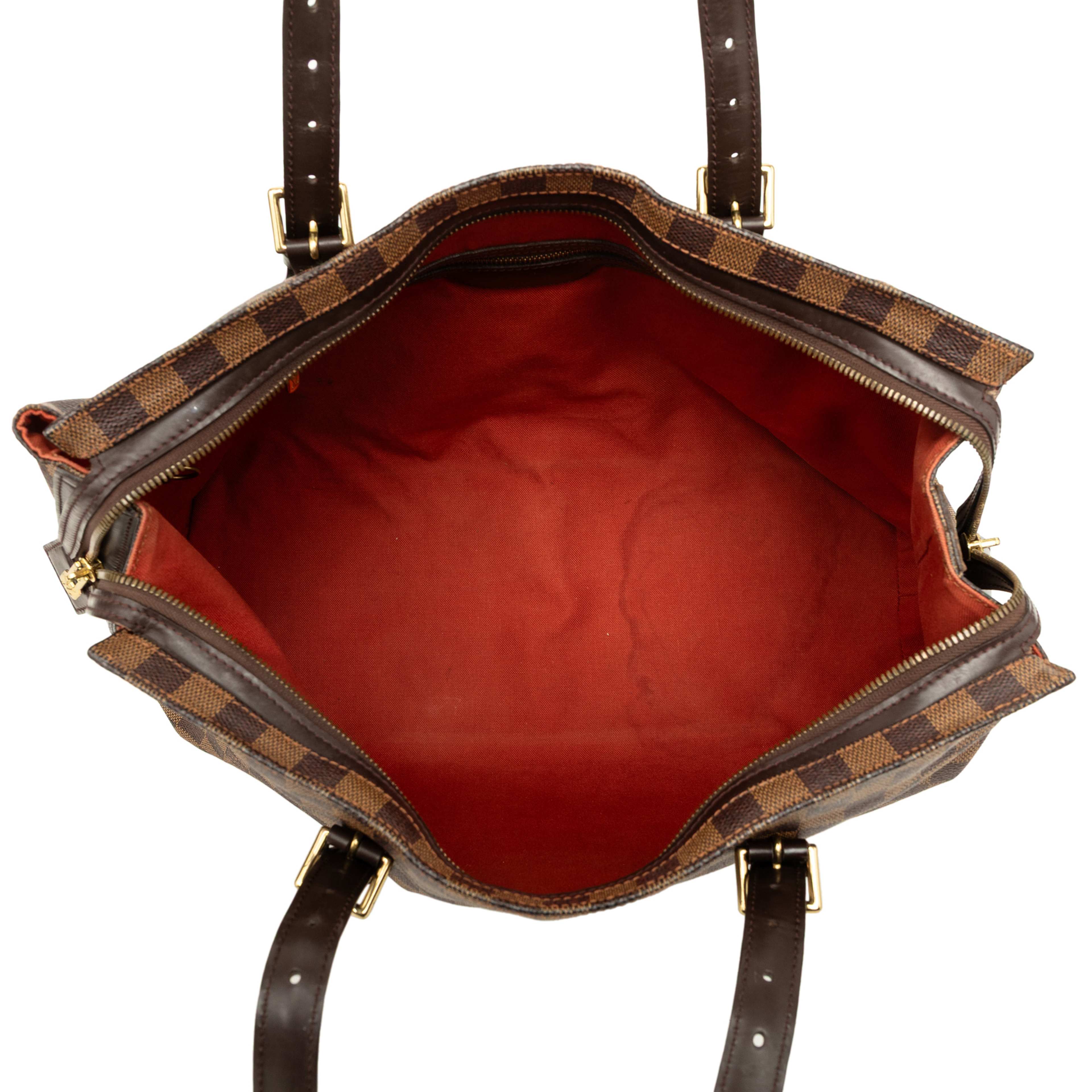 Louis Vuitton Damier Ebene Chelsea, från Luxclusif, i färgen brun. Klicka för att öppna bilden i stort format