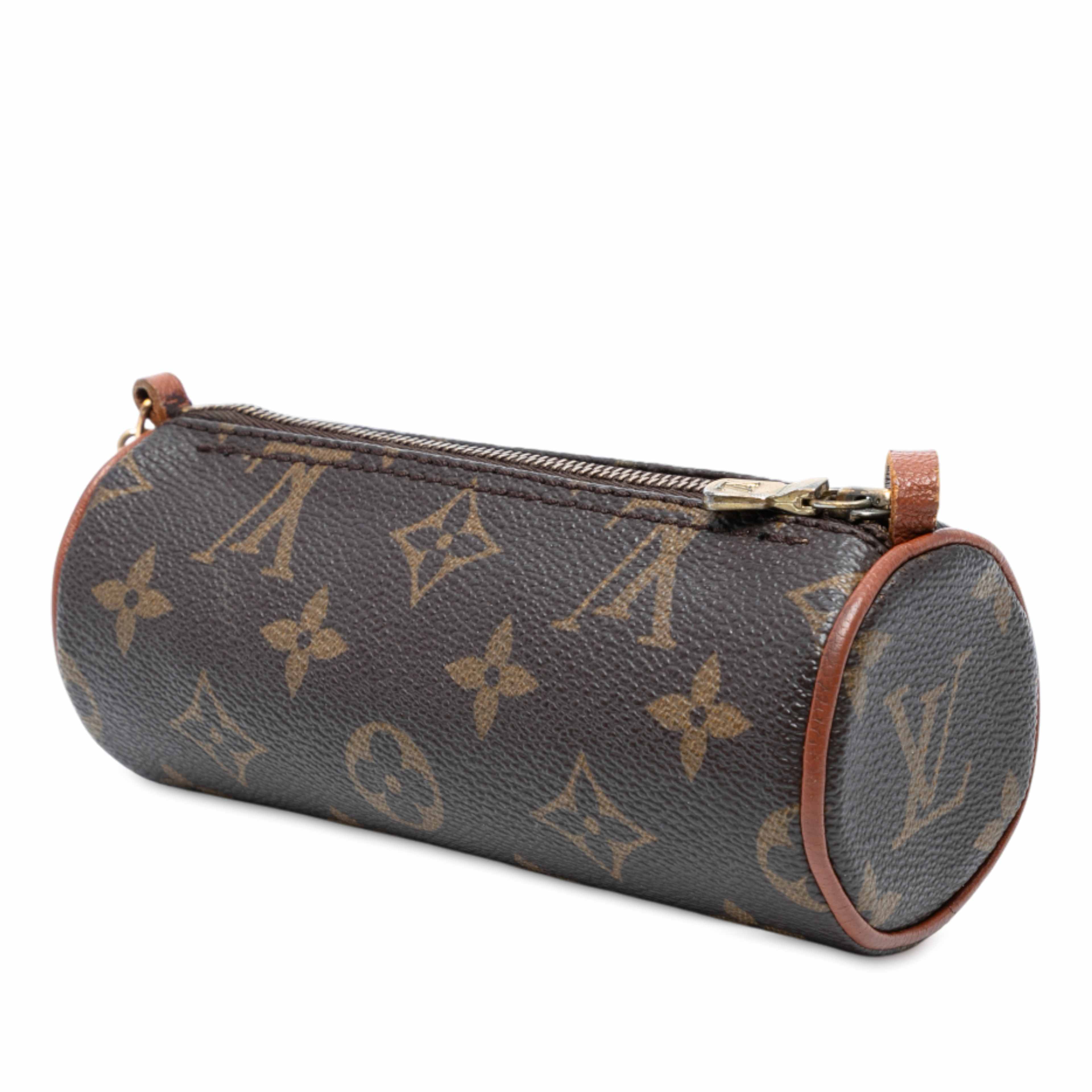 Louis Vuitton Monogram Papillon Pochette, från Luxclusif, i färgen brown. Klicka för att öppna bilden i stort format