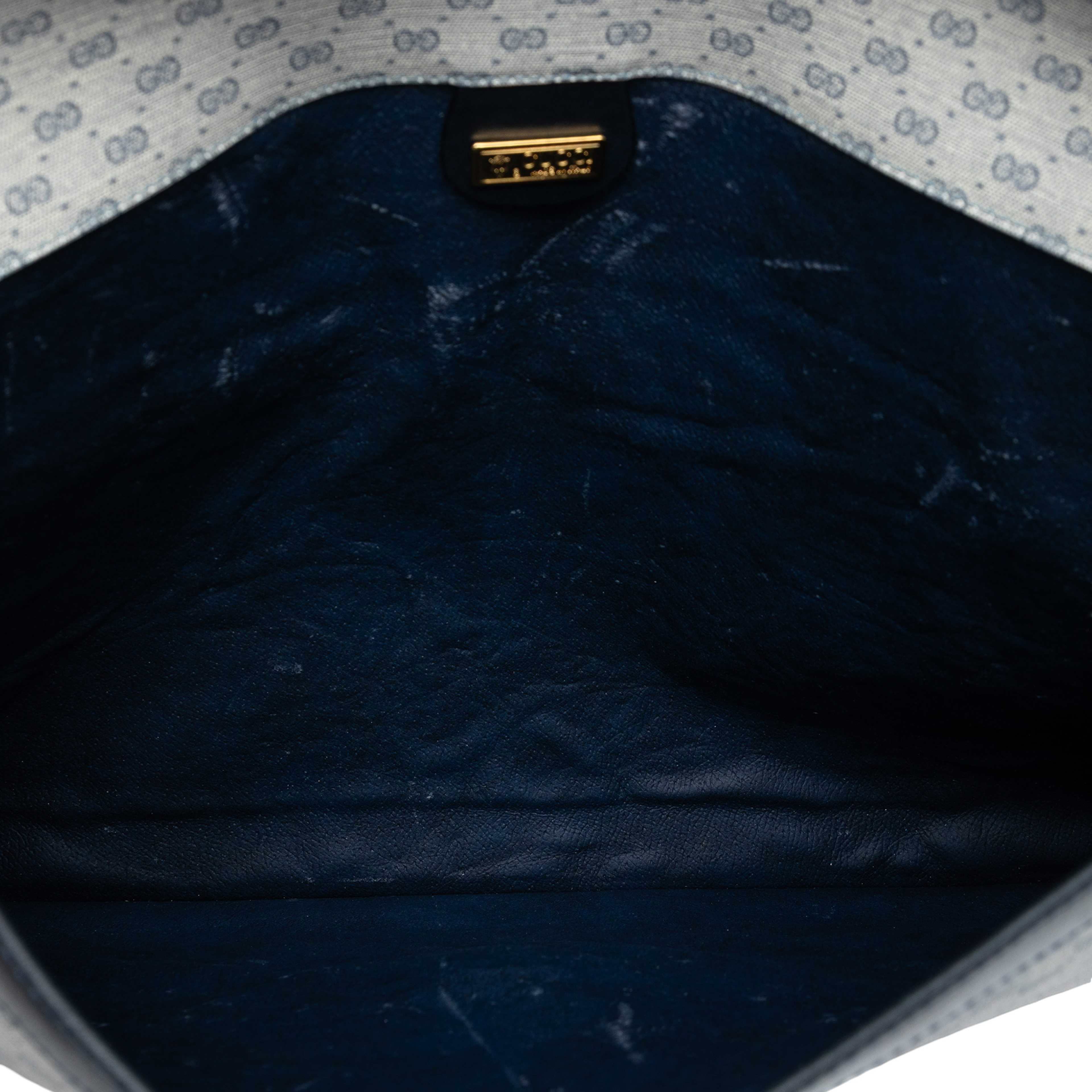 Gucci Micro Gg Supreme Clutch, från Luxclusif, i färgen gray. Klicka för att öppna bilden i stort format