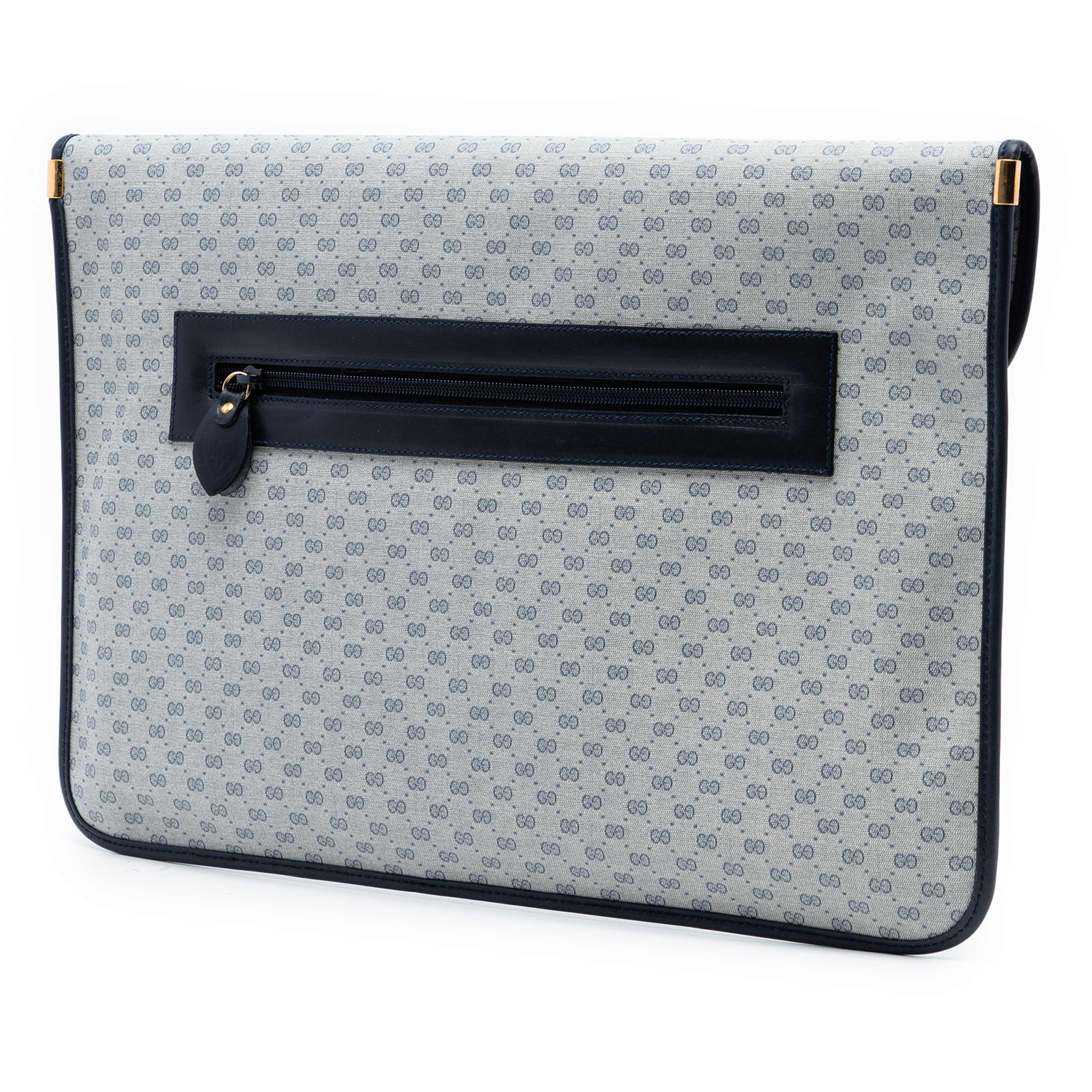 Gucci Micro Gg Supreme Clutch, från Luxclusif, i färgen grå. Klicka för att öppna bilden i stort format