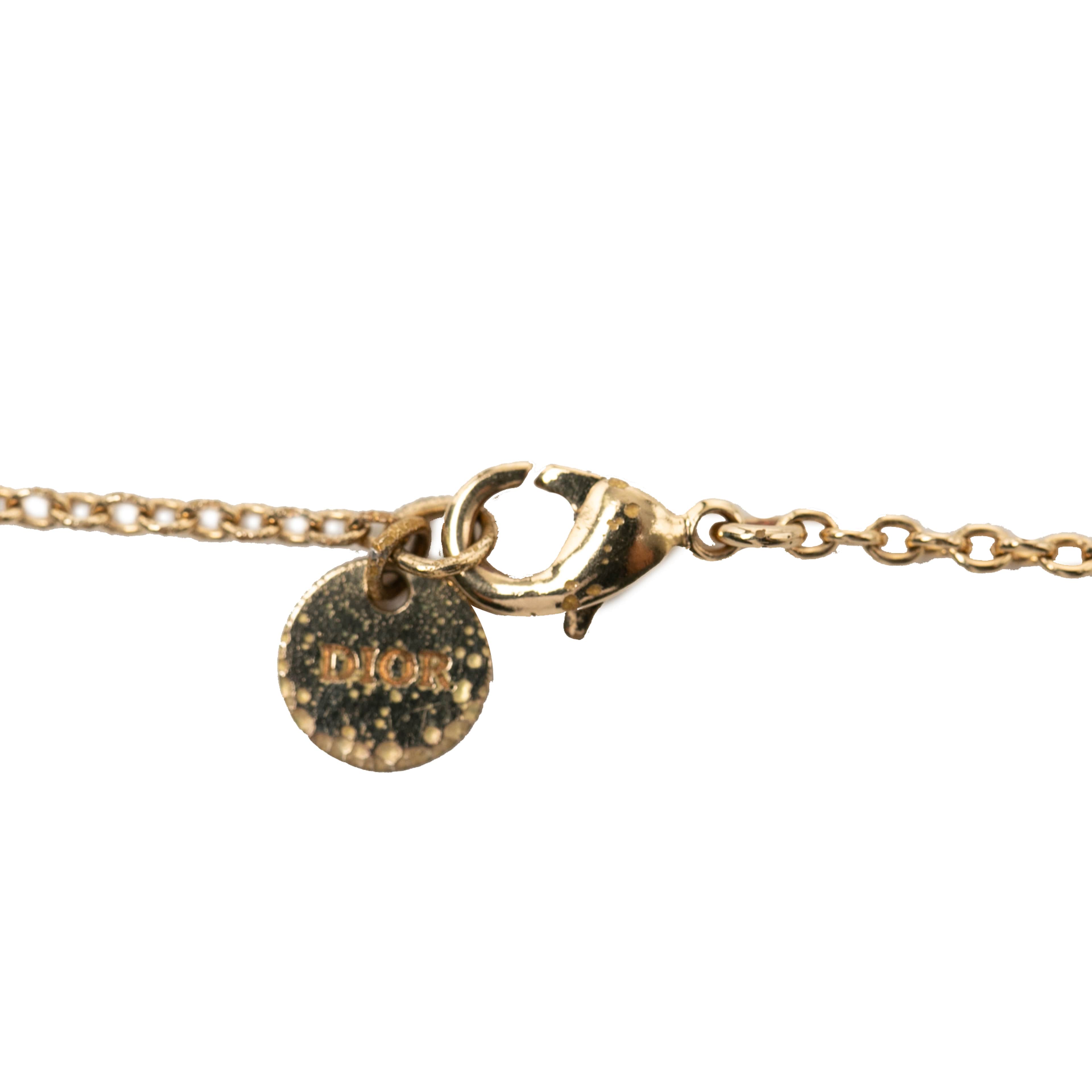 Dior Gold Plated Strass Cd Logo Pendant Necklace, från Luxclusif, i färgen guld. Klicka för att öppna bilden i stort format