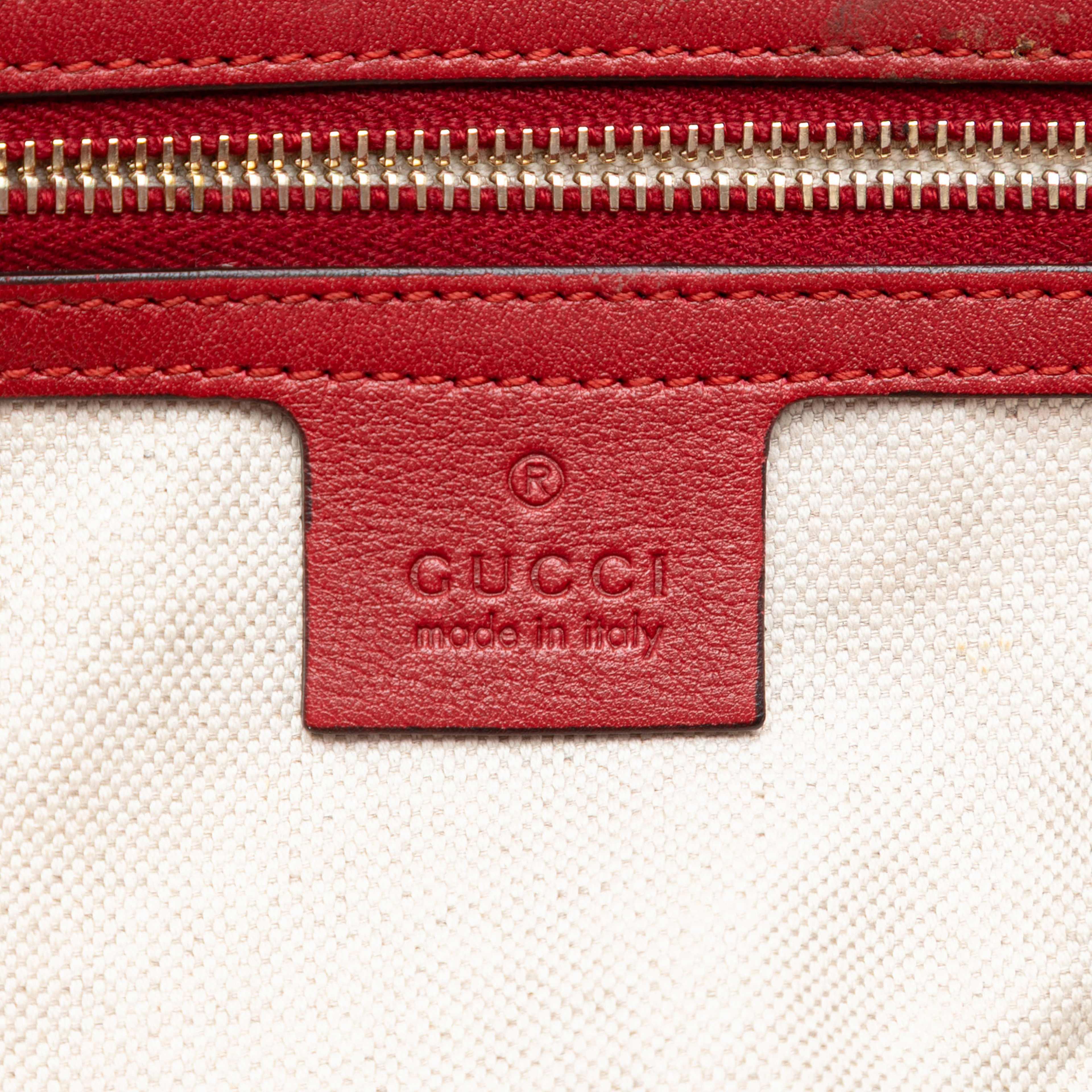 Gucci Large Microguccissima Patent Nice Dome Satchel, från Luxclusif, i färgen red. Klicka för att öppna bilden i stort format