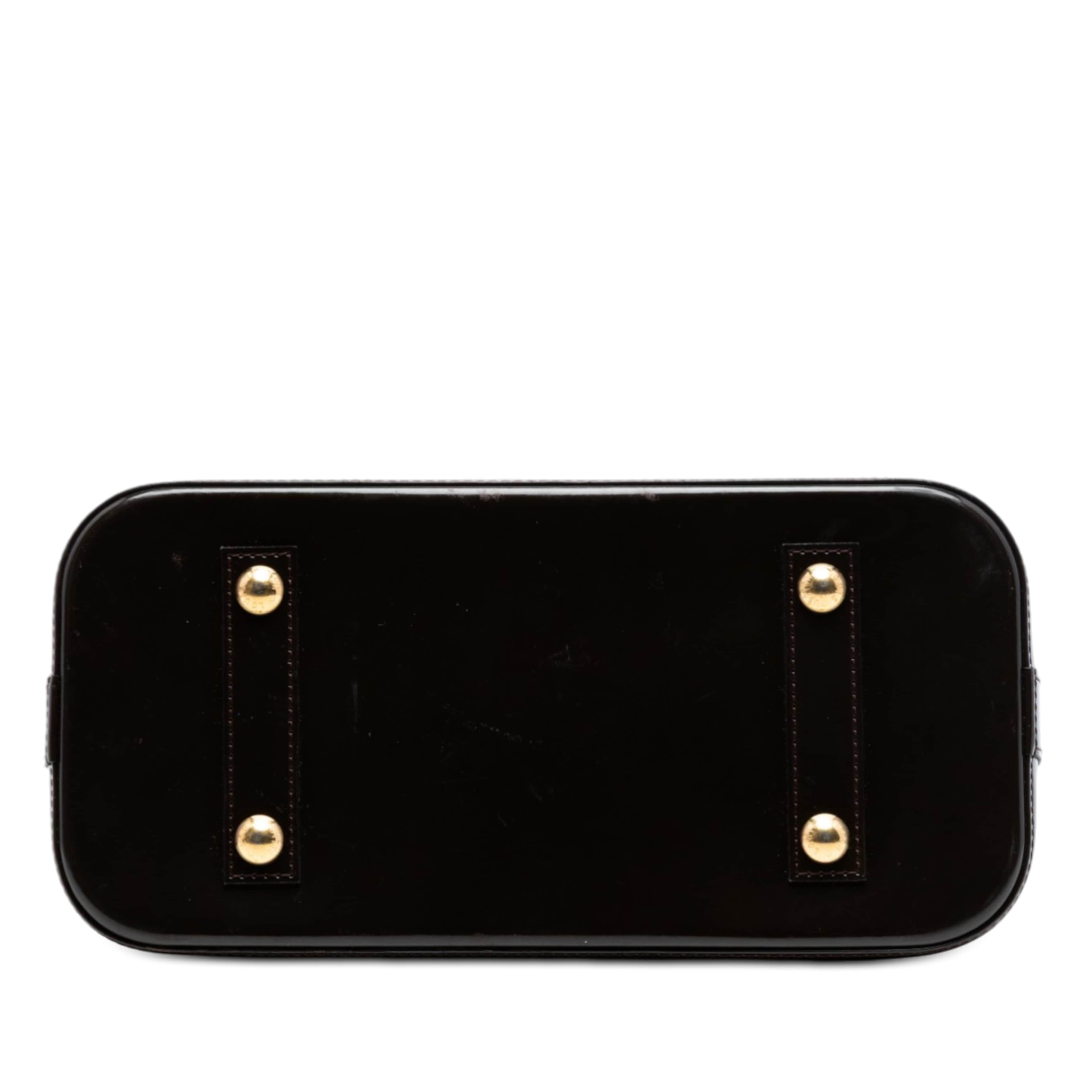 Louis Vuitton Monogram Vernis Alma Pm, från Luxclusif, i färgen plum. Klicka för att öppna bilden i stort format