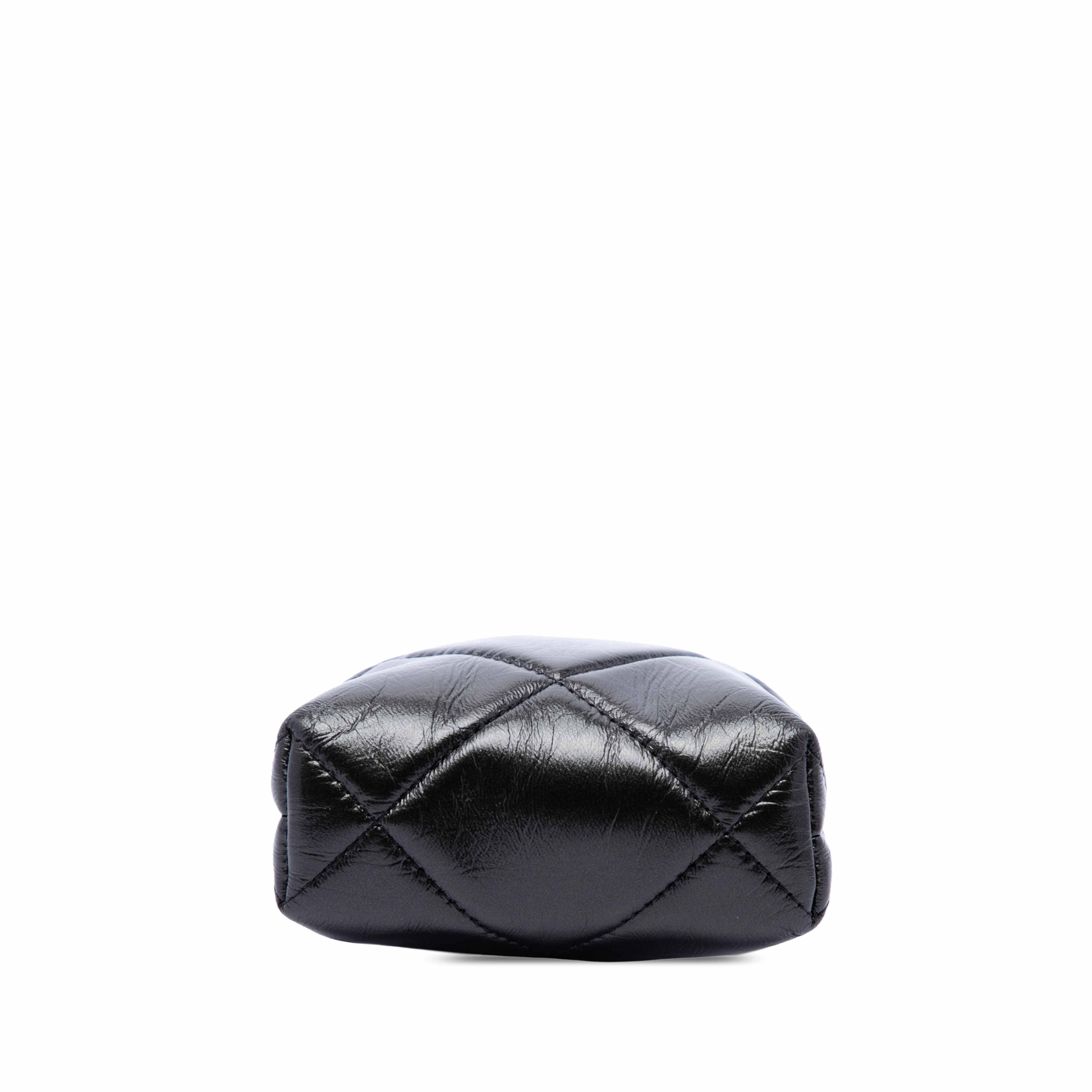 Chanel Small Cc Quilted Lambskin Kisslock Frame Clutch, från Luxclusif, i färgen svart. Klicka för att öppna bilden i stort format