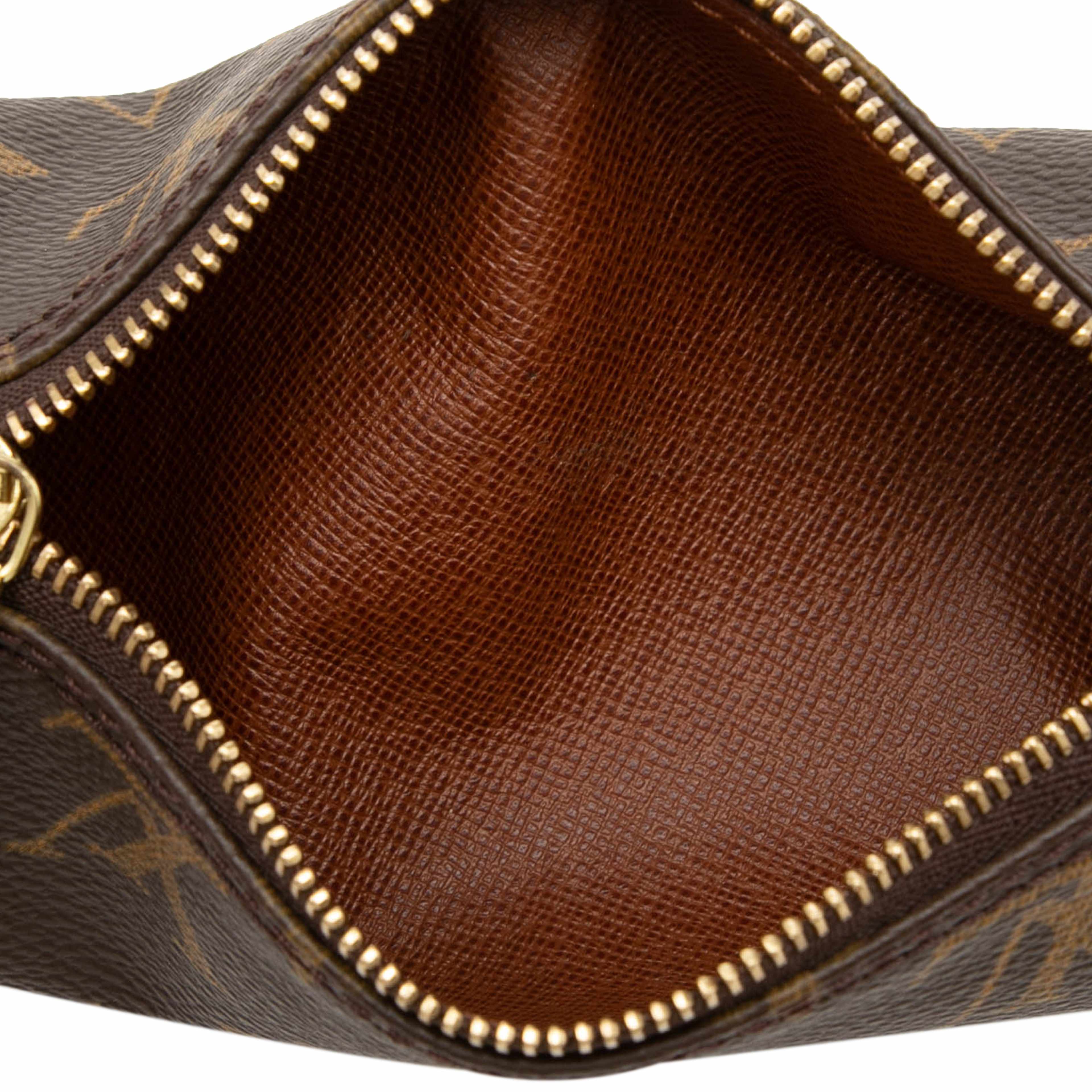Louis Vuitton Monogram Papillon Pochette, från Luxclusif, i färgen brown. Klicka för att öppna bilden i stort format