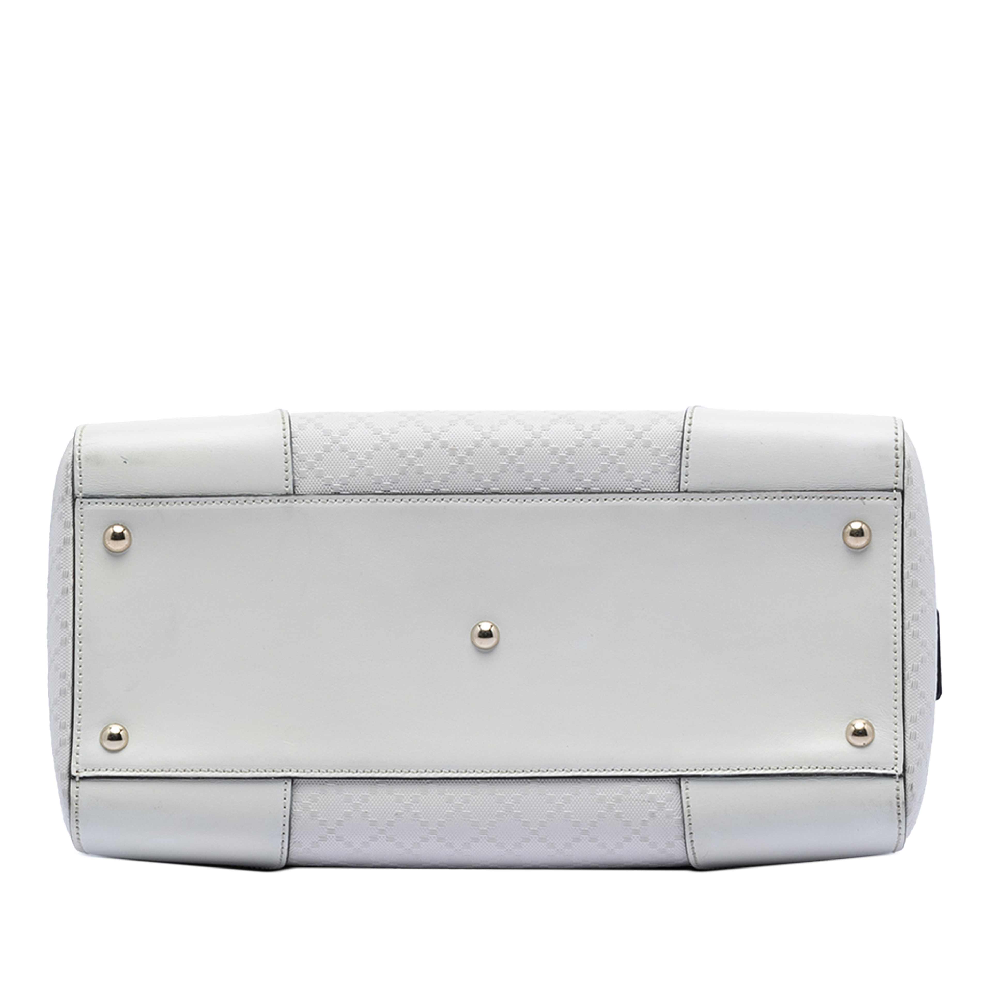 Gucci Medium Diamante Leather Boston Bag, från Luxclusif, i färgen white. Klicka för att öppna bilden i stort format