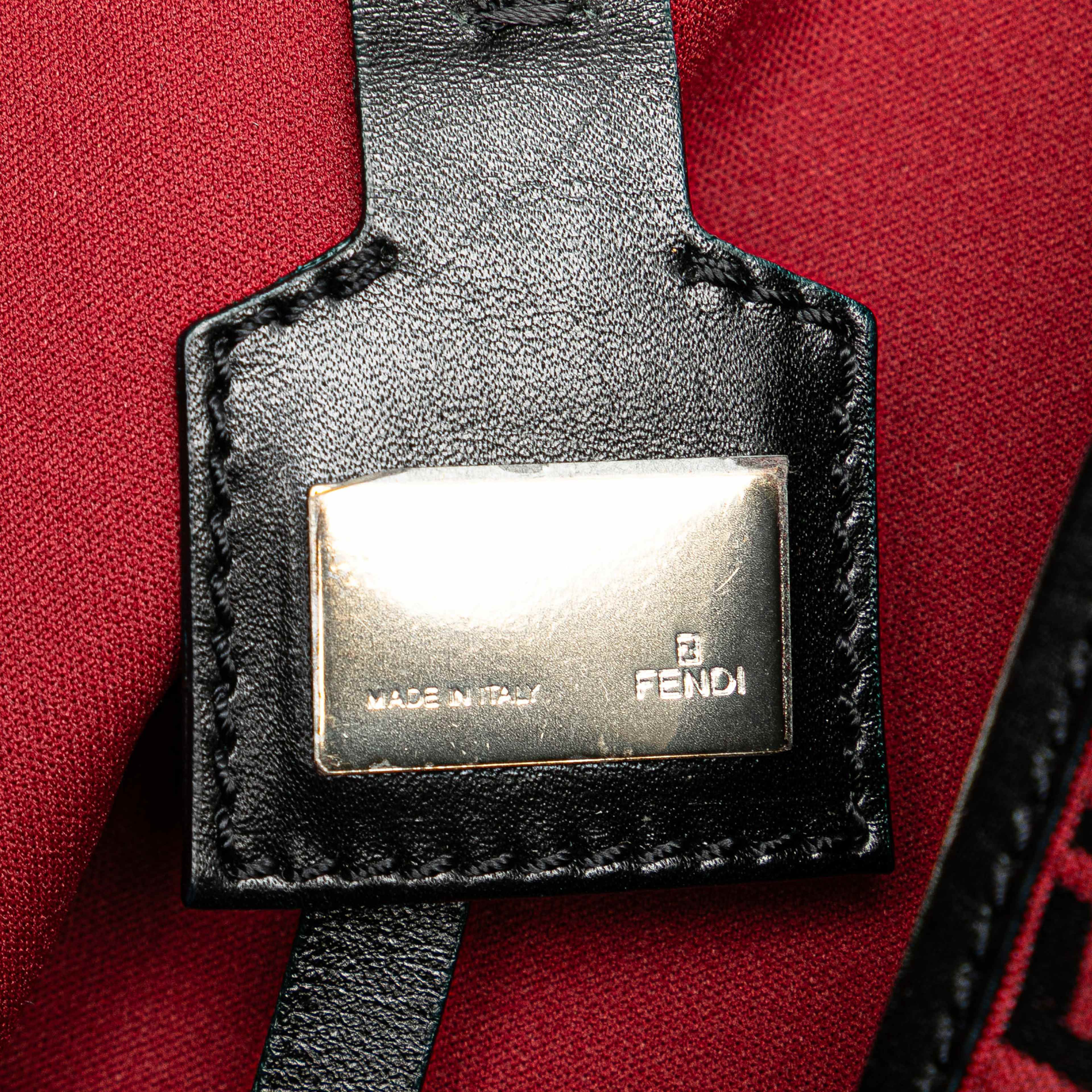 Fendi Medium Zucchino Canvas Roll Tote, från Luxclusif, i färgen dark red. Klicka för att öppna bilden i stort format