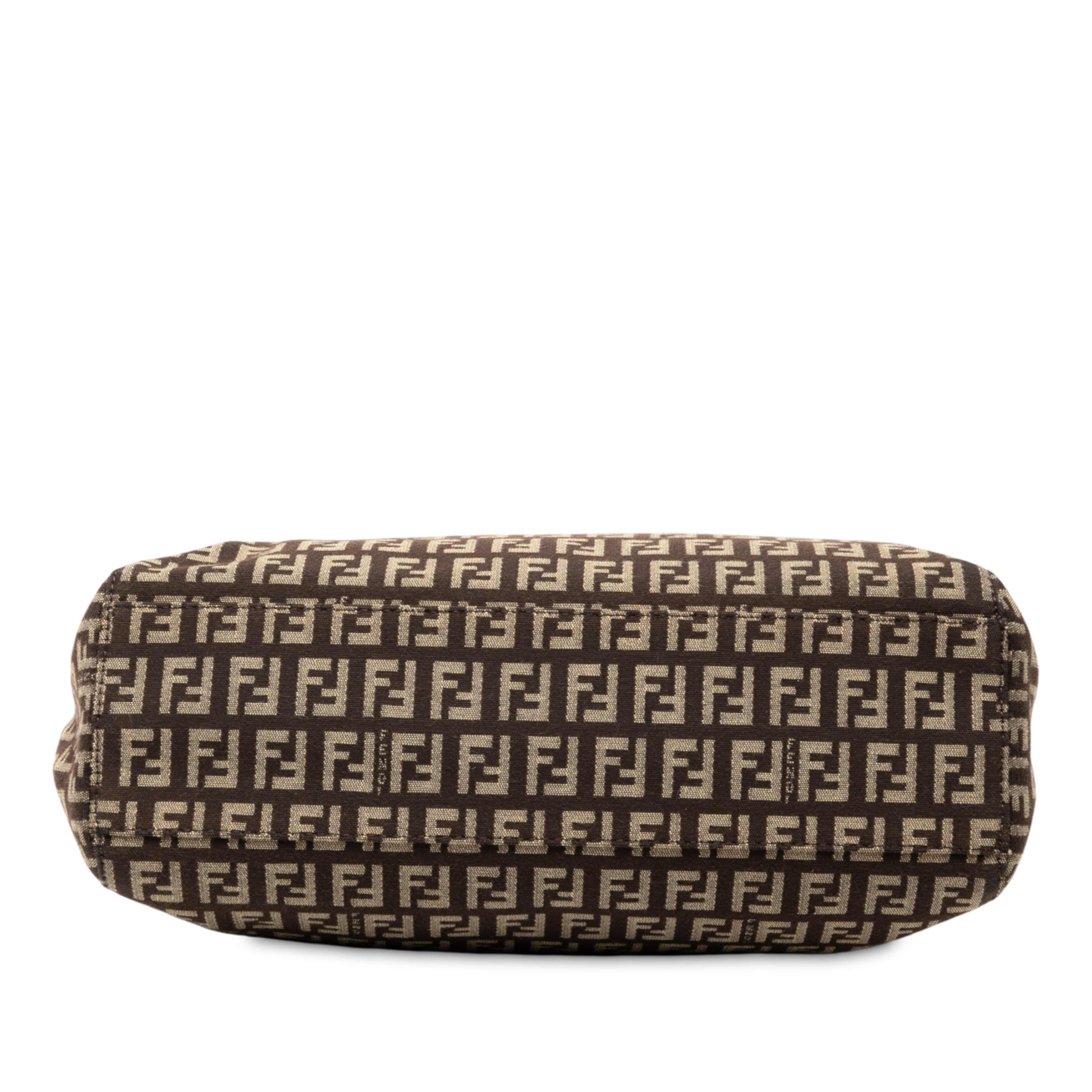 Fendi Zucchino Canvas Tote, från Luxclusif, i färgen brun. Klicka för att öppna bilden i stort format
