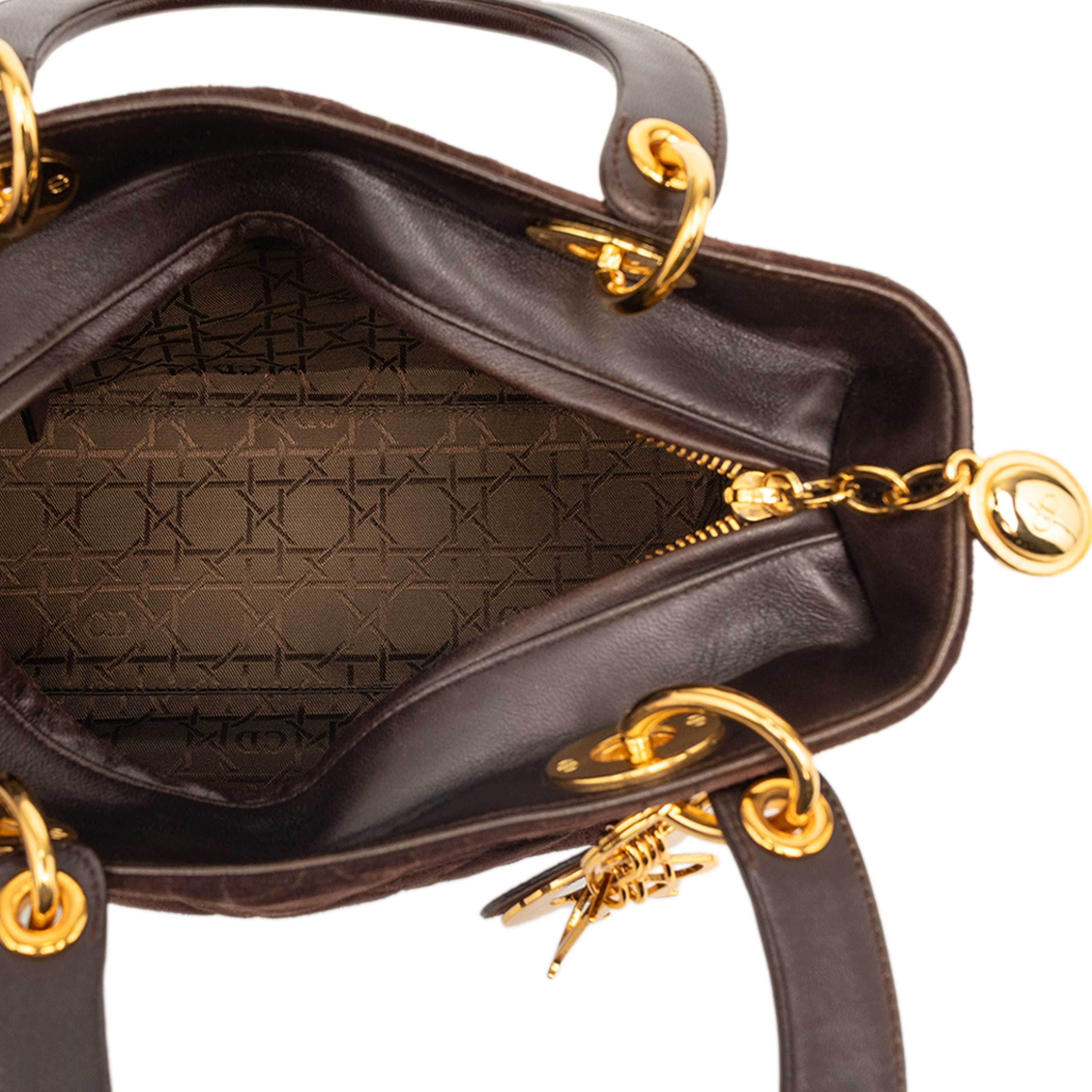 Dior Medium Suede Cannage Lady Dior, från Luxclusif, i färgen dark brown. Klicka för att öppna bilden i stort format
