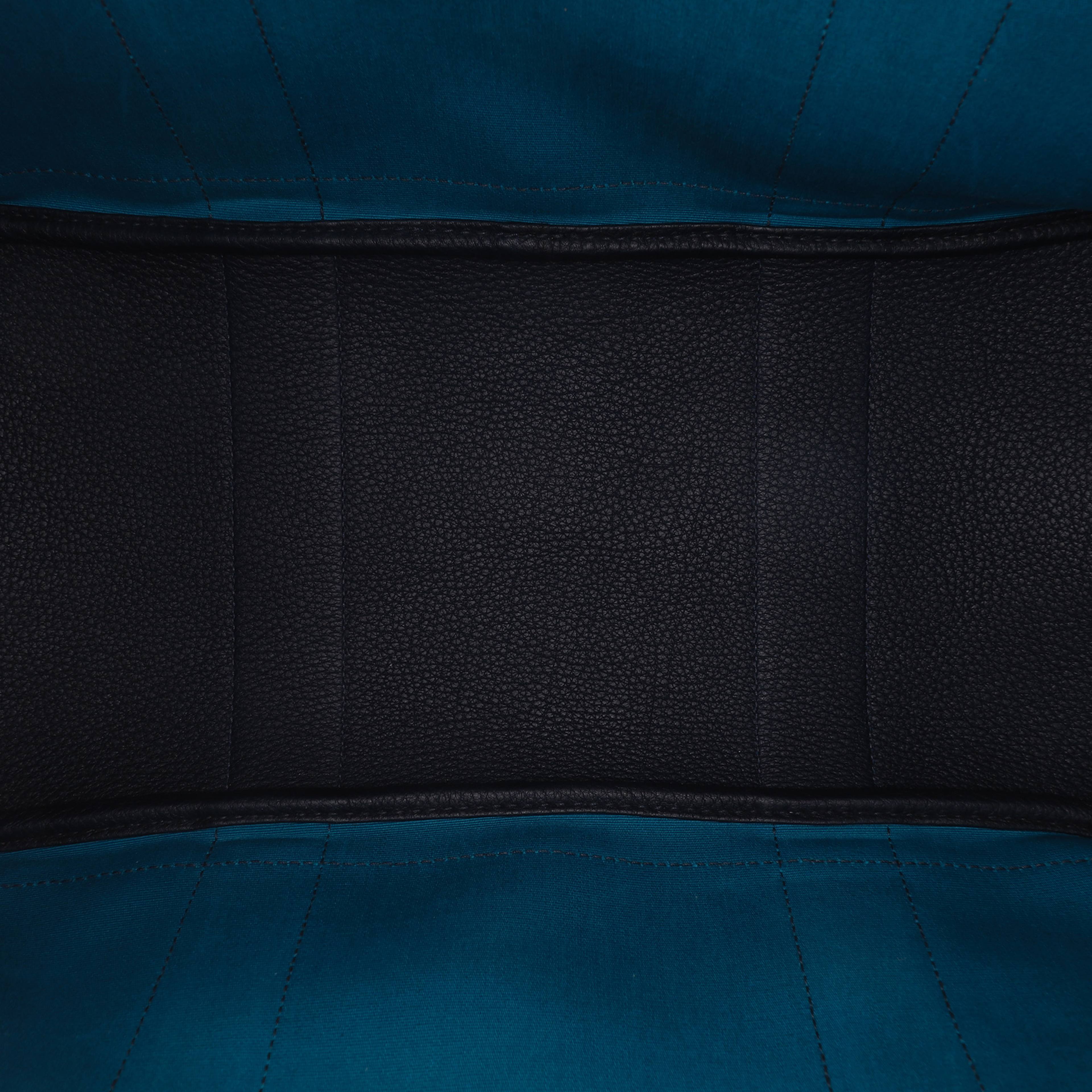 Hermès Toile And Negonda Garden Party 36, från Luxclusif, i färgen dark blue. Klicka för att öppna bilden i stort format