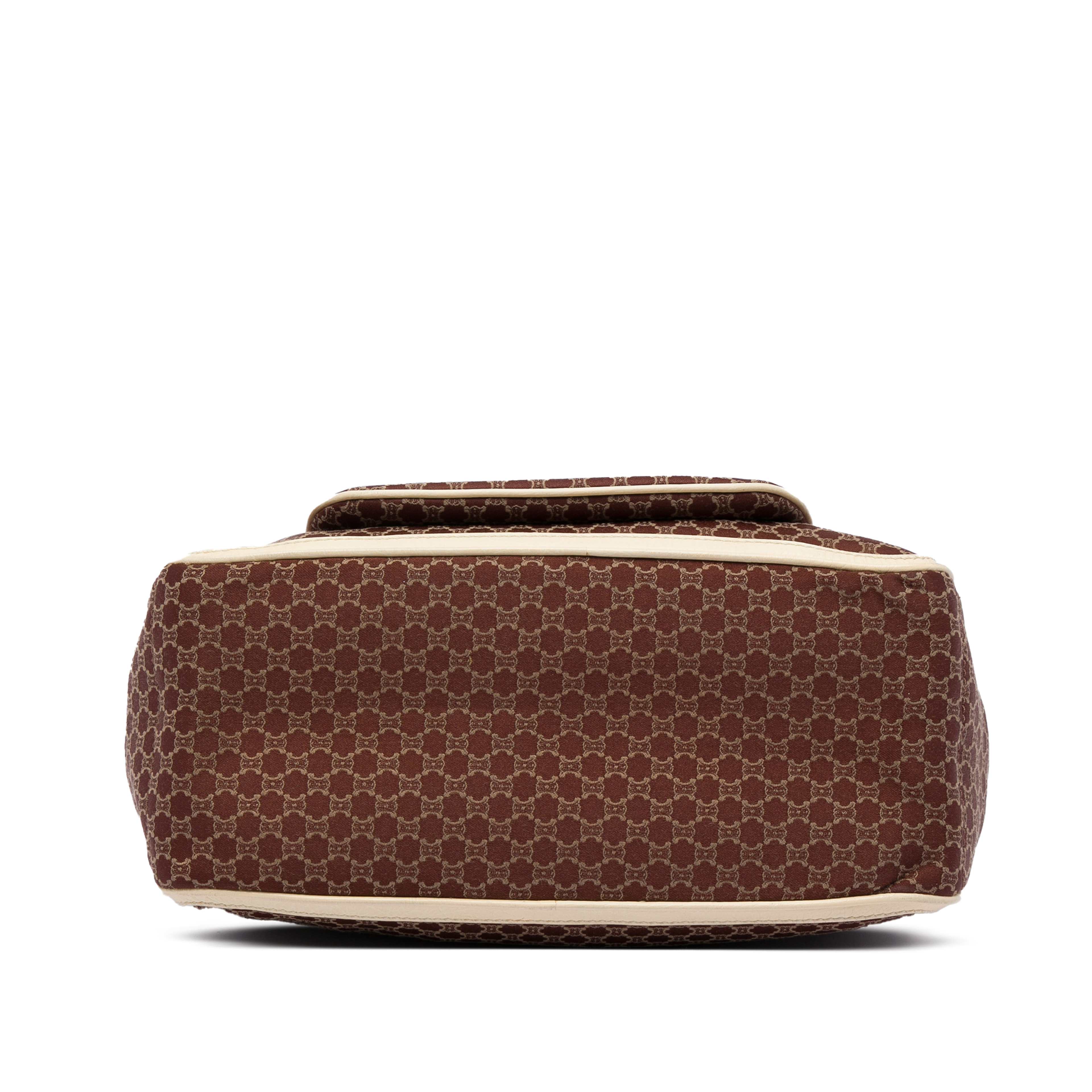 Celine Macadam Canvas Boogie Handbag, från Luxclusif, i färgen brun. Klicka för att öppna bilden i stort format