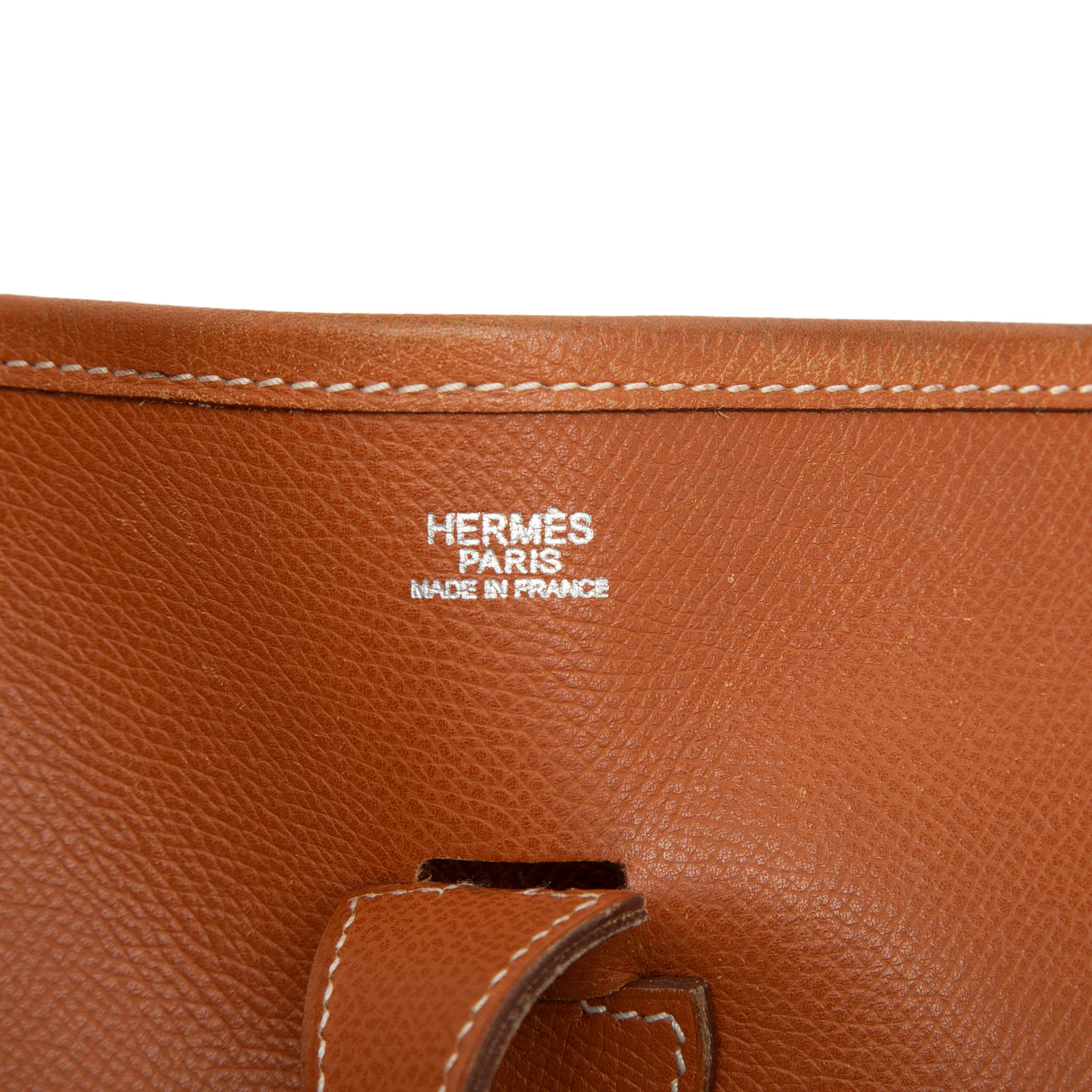 Hermès Epsom Evelyne Pm, från Luxclusif, i färgen brown. Klicka för att öppna bilden i stort format