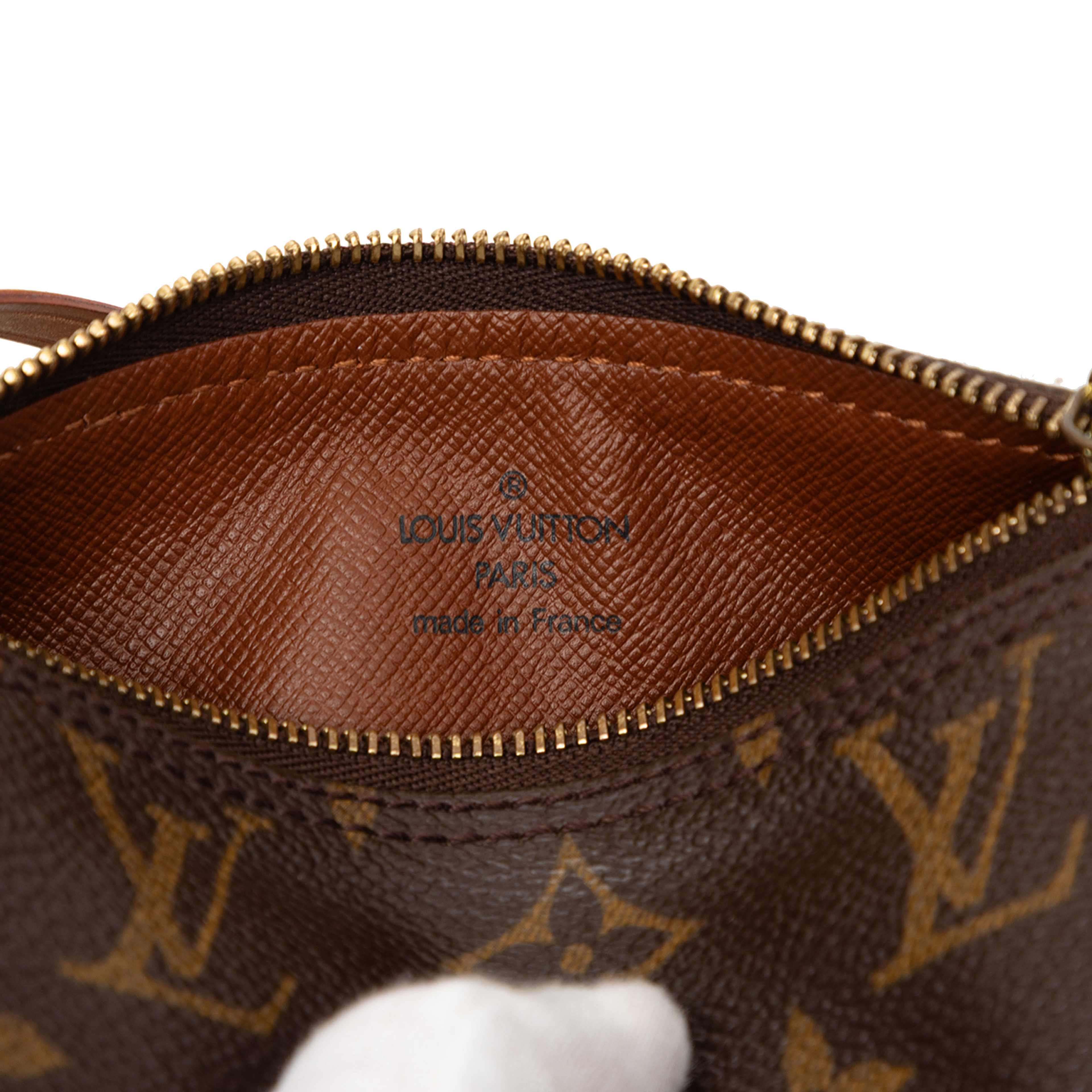 Louis Vuitton Monogram Papillon Pochette, från Luxclusif, i färgen brown. Klicka för att öppna bilden i stort format