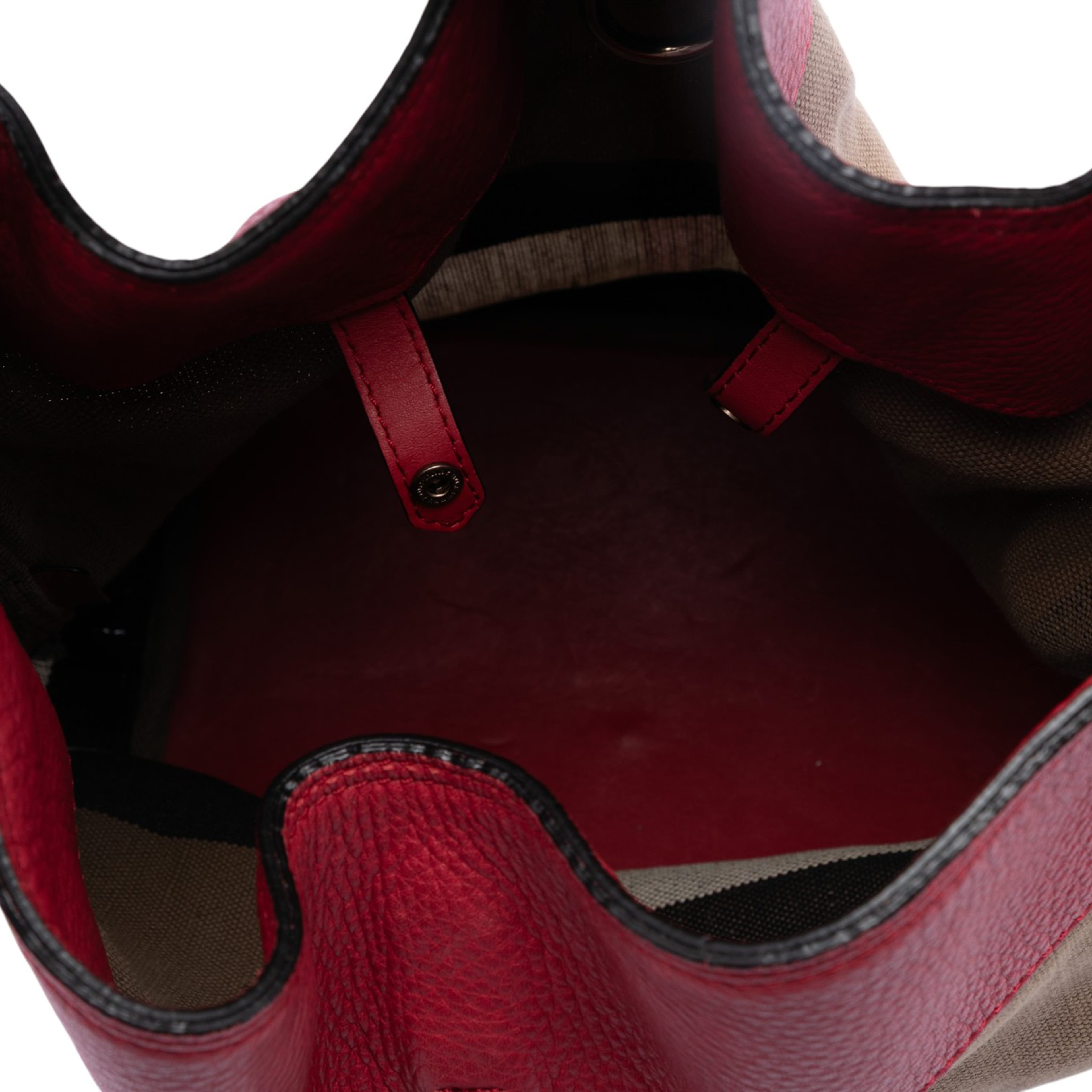 Burberry Medium Mega Check Canvas And Grained Calfskin Ashby Tassel Bucket Bag, från Luxclusif, i färgen light brown. Klicka för att öppna bilden i stort format