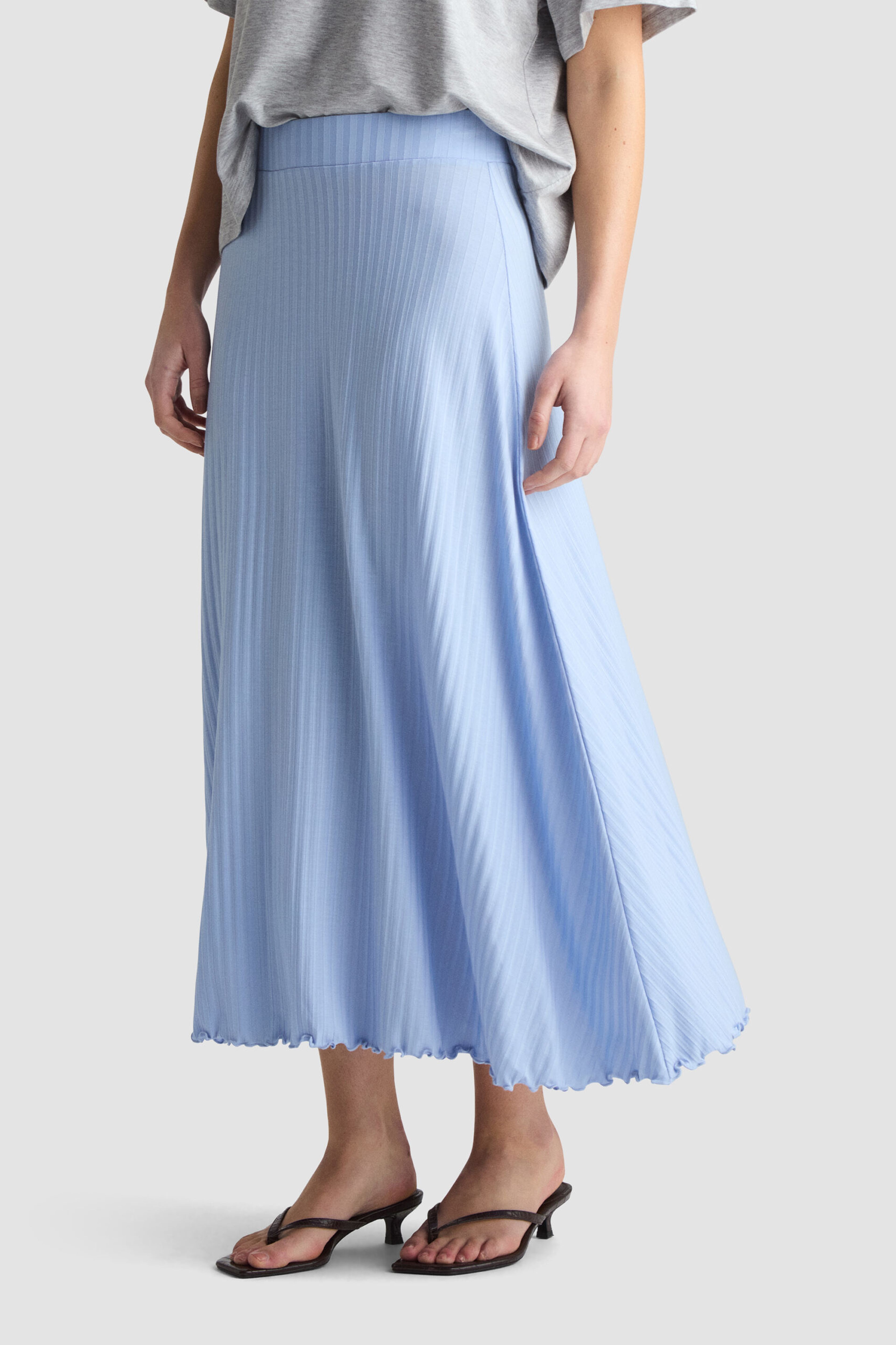 Peoney Skirt - Cloud, från Residus, i färgen blue. Klicka för att öppna bilden i stort format