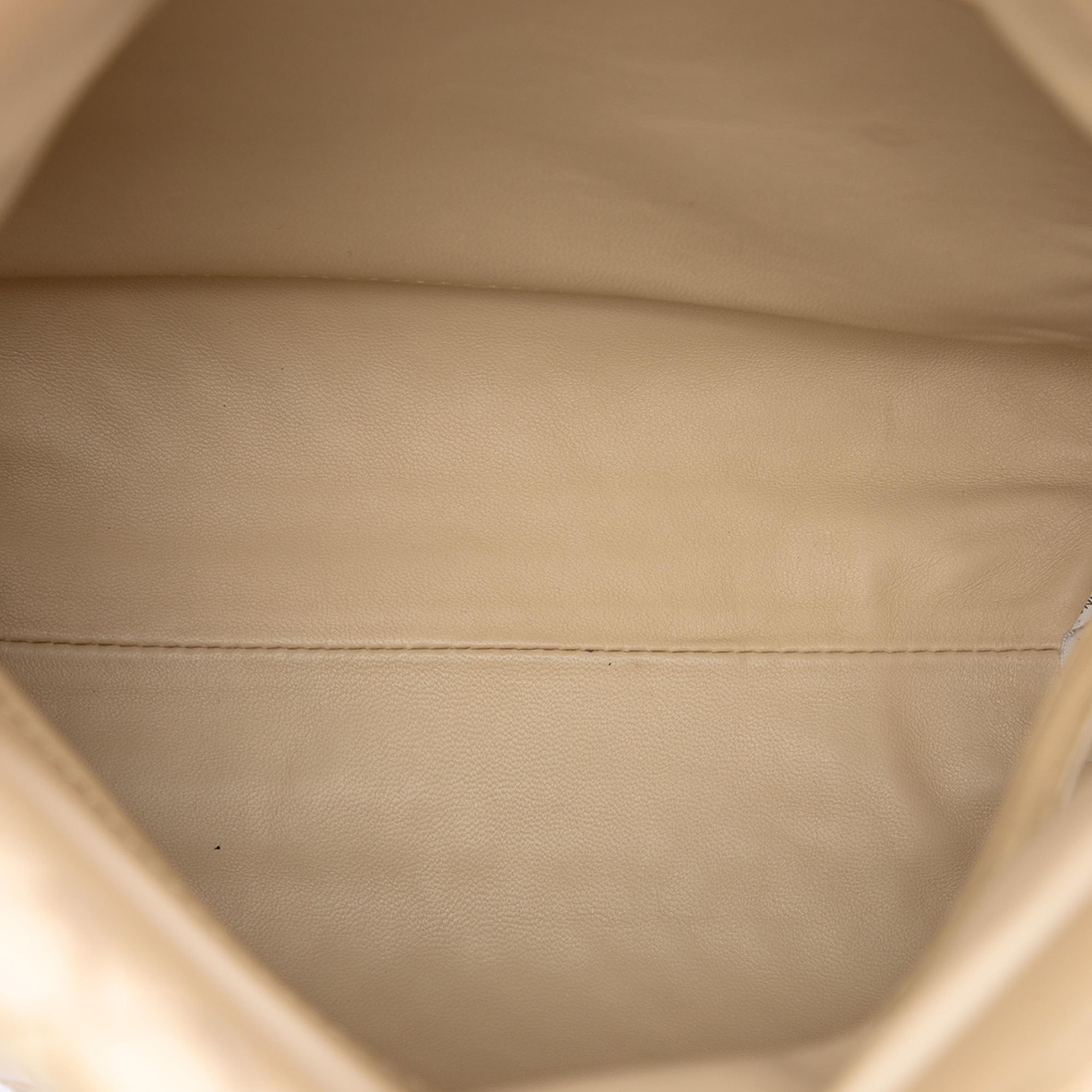 Bottega Veneta Nappa Intrecciato Fold Crossbody, från Luxclusif, i färgen beige. Klicka för att öppna bilden i stort format