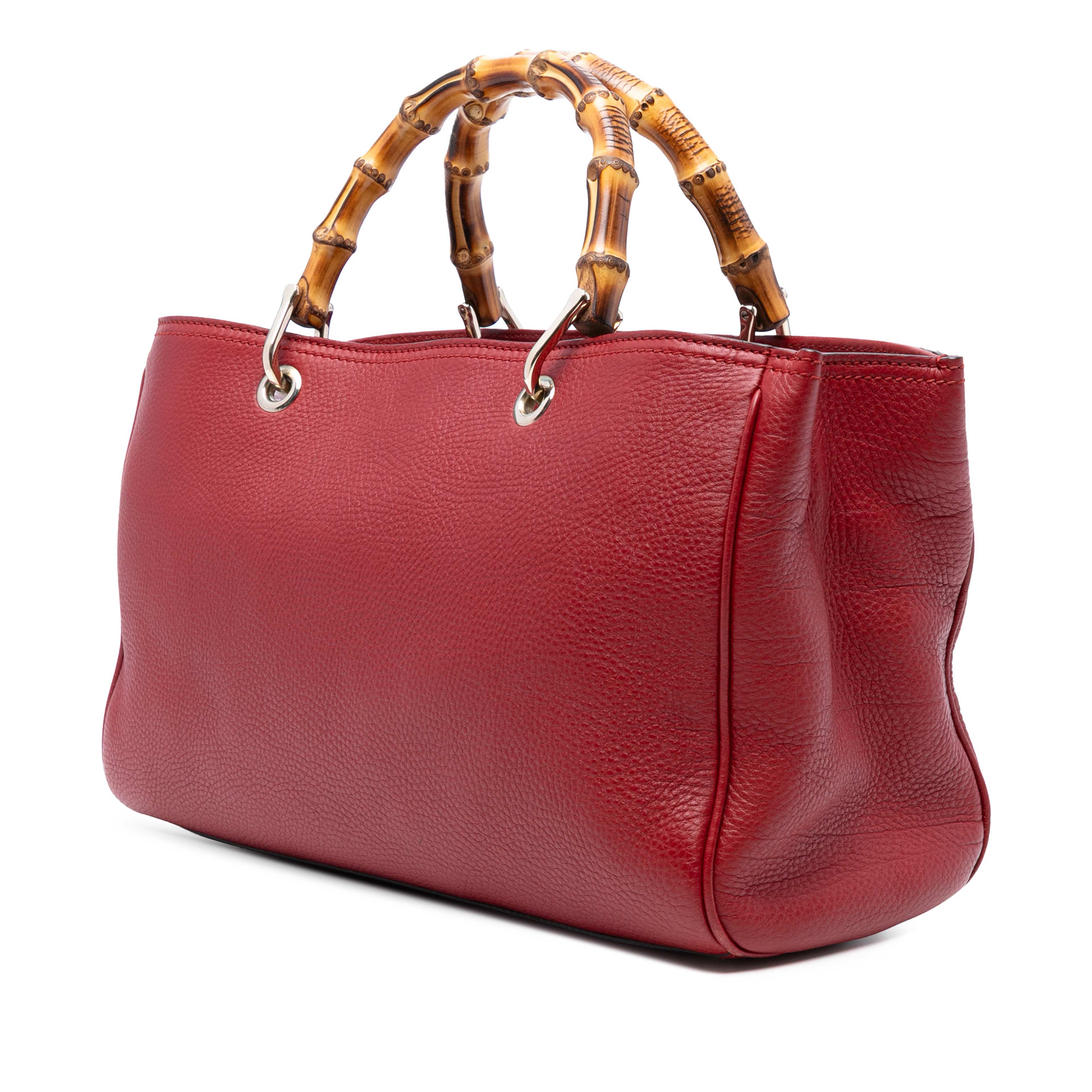 Gucci Medium Calfskin Bamboo Shopper Satchel, från Luxclusif, i färgen red. Klicka för att öppna bilden i stort format