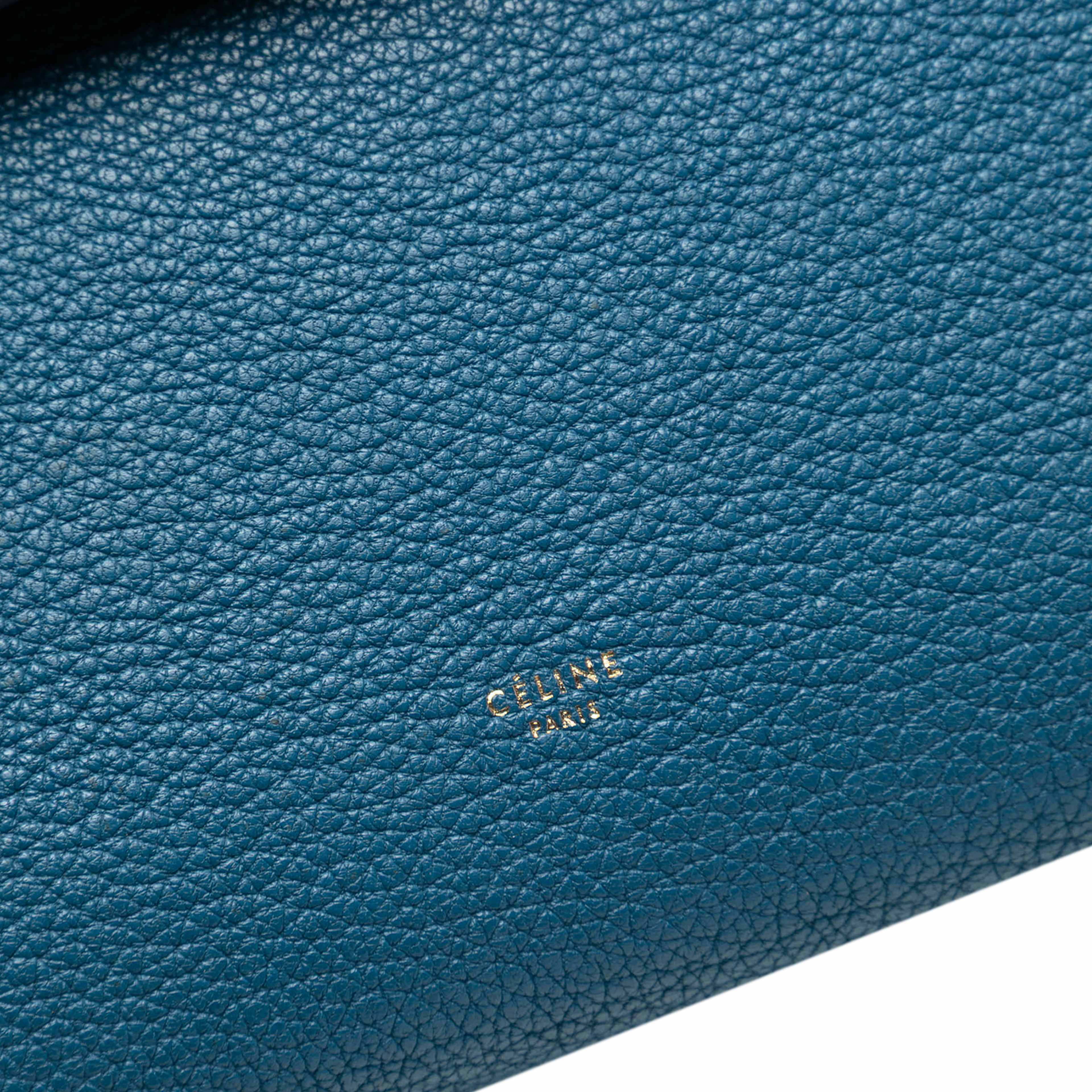 Celine Mini Grained And Smooth Calfskin Belt Bag, från Luxclusif, i färgen blue. Klicka för att öppna bilden i stort format