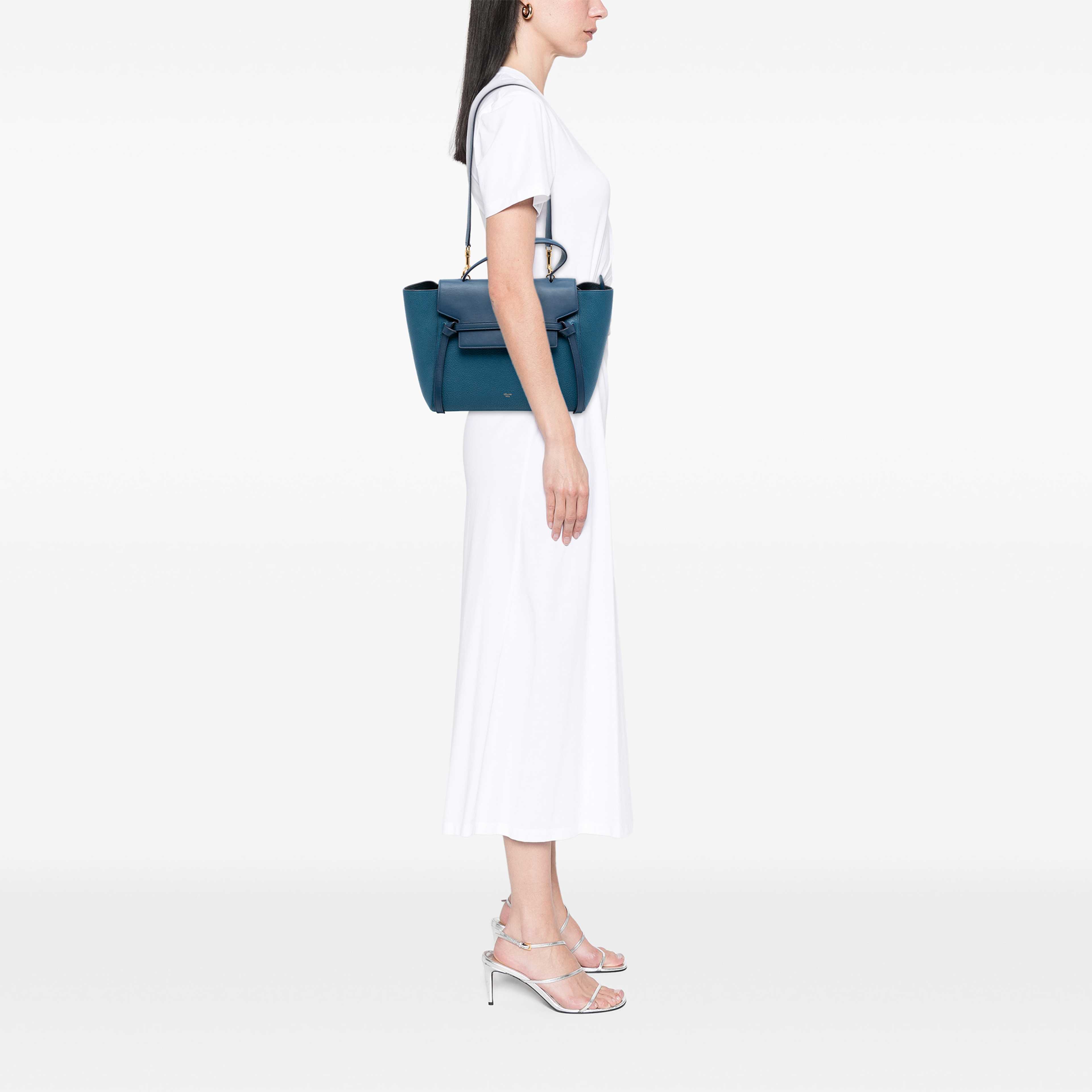 Celine Mini Grained And Smooth Calfskin Belt Bag, från Luxclusif, i färgen blå. Klicka för att öppna bilden i stort format