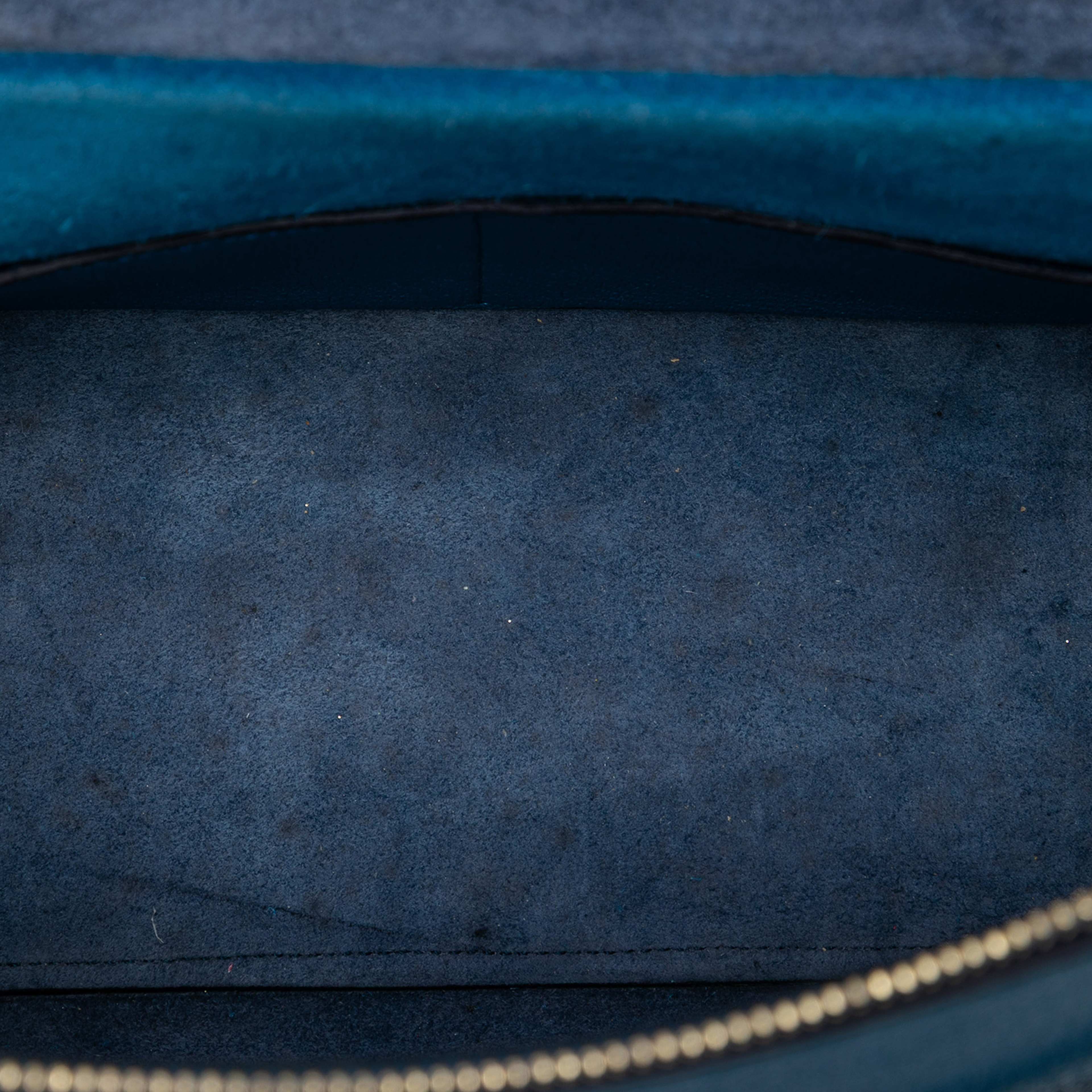 Celine Mini Grained And Smooth Calfskin Belt Bag, från Luxclusif, i färgen blue. Klicka för att öppna bilden i stort format