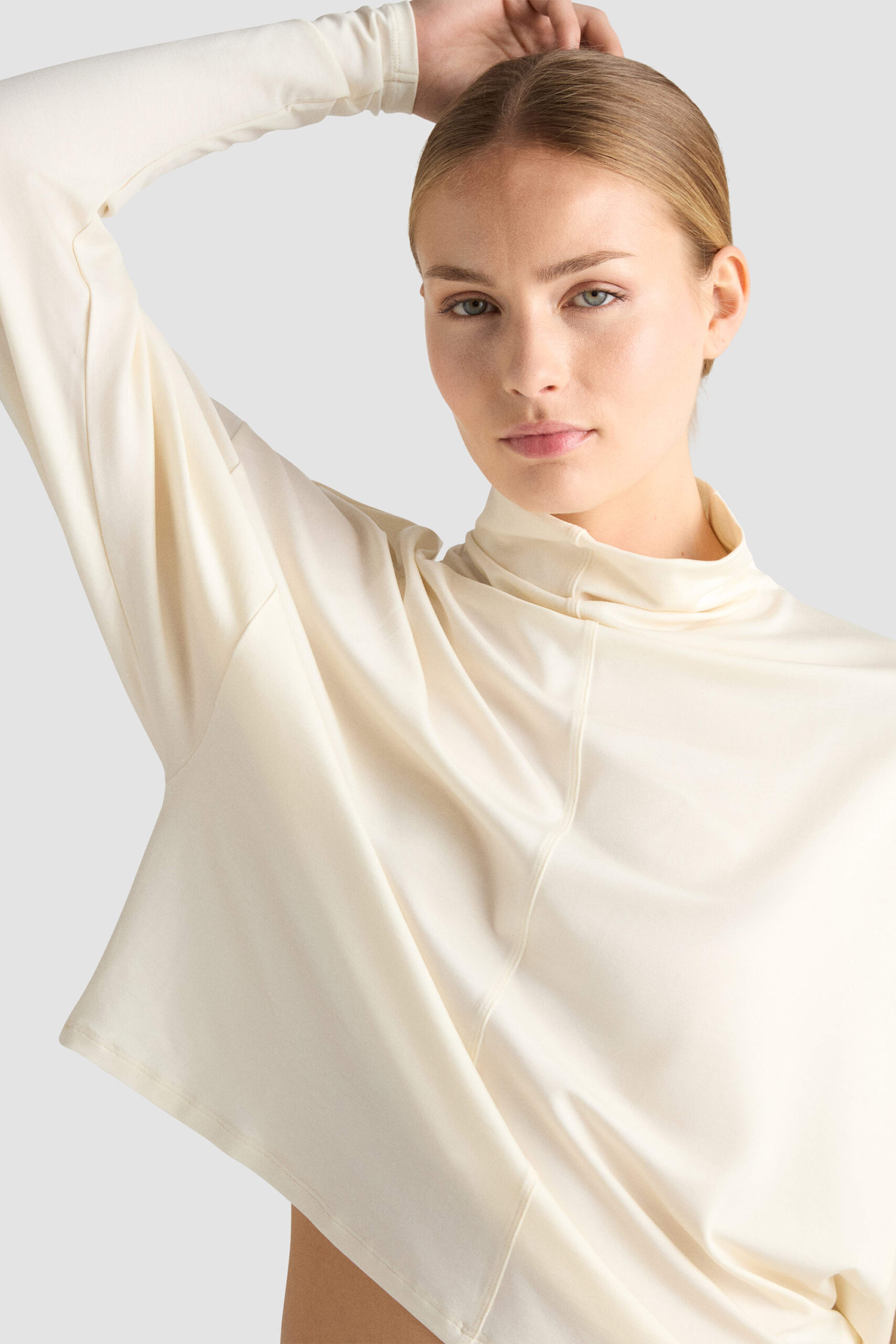 Griet Turtleneck - Paper, från Residus, i färgen white. Klicka för att öppna bilden i stort format