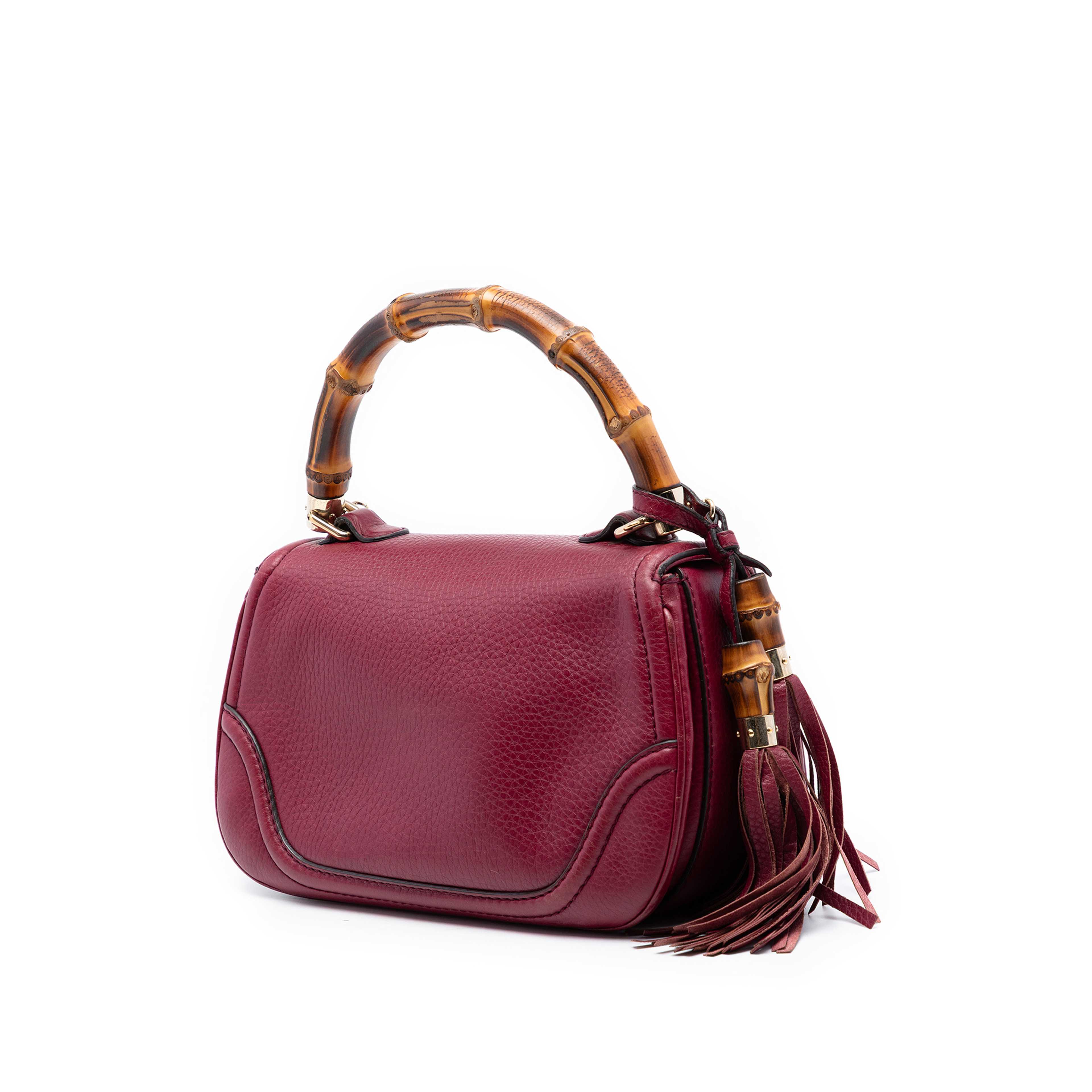 Gucci Medium Leather New Bamboo Satchel, från Luxclusif, i färgen dark red. Klicka för att öppna bilden i stort format